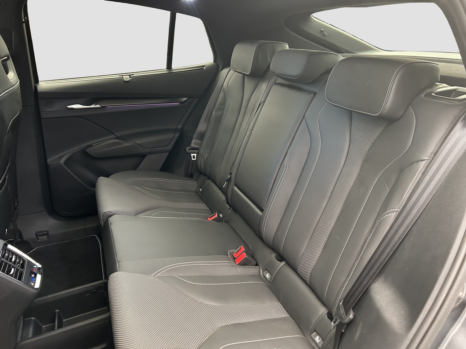 SKODA Enyaq Coupé RS iV 80 4x4 - Matrix-LED - 21 Zollaluräder Vision-image-6