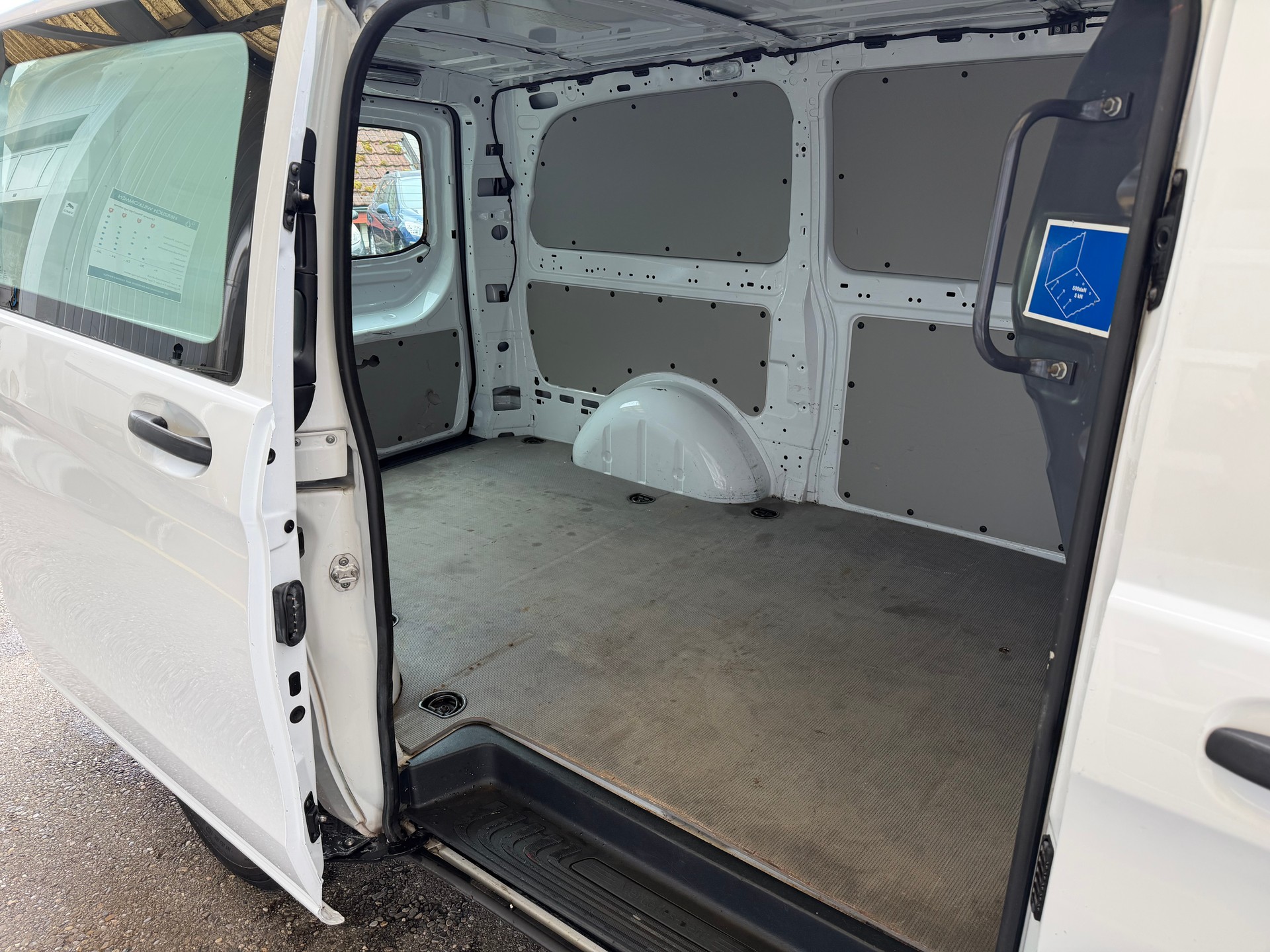 MERCEDES-BENZ Vito 110 CDI Worker Lang FWD-image-12