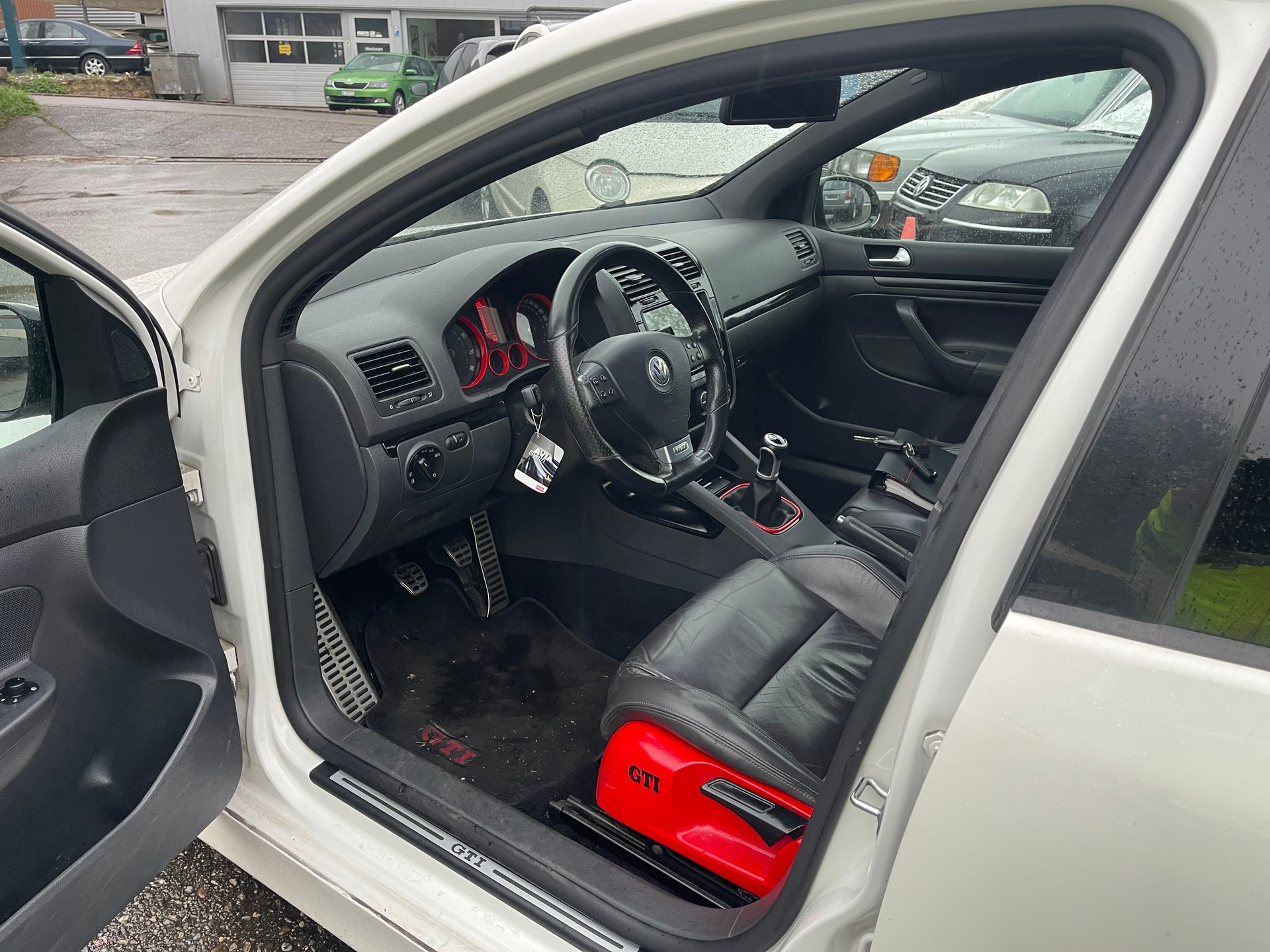 VW Golf 2.0 TFSI GTI-image-9