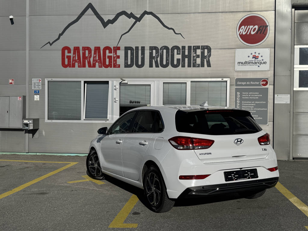 HYUNDAI i30 1.5 T-GDi Amplia-image-4