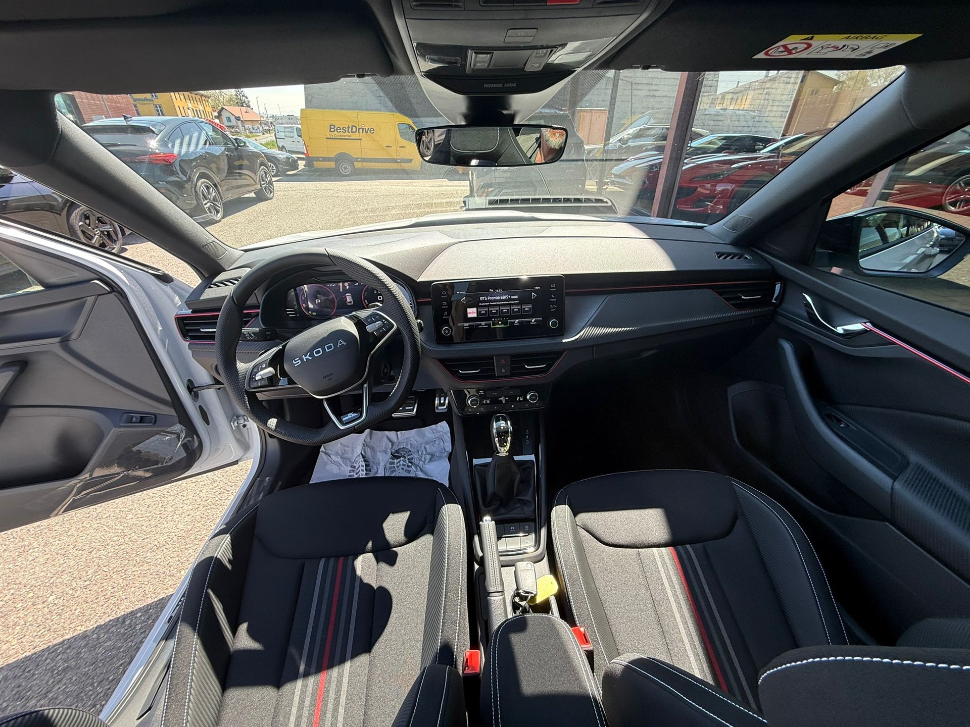 SKODA Kamiq 1.5 TSI Monte Carlo DSG-image-9