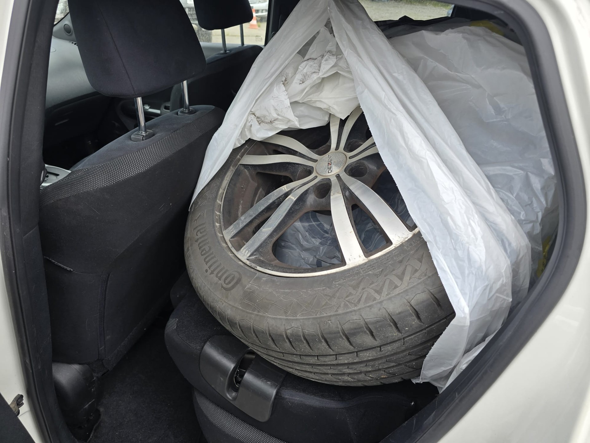NISSAN Juke 1.6 DIG-T tekna 17'' 4x4 Xtronic M-CVT-image-11
