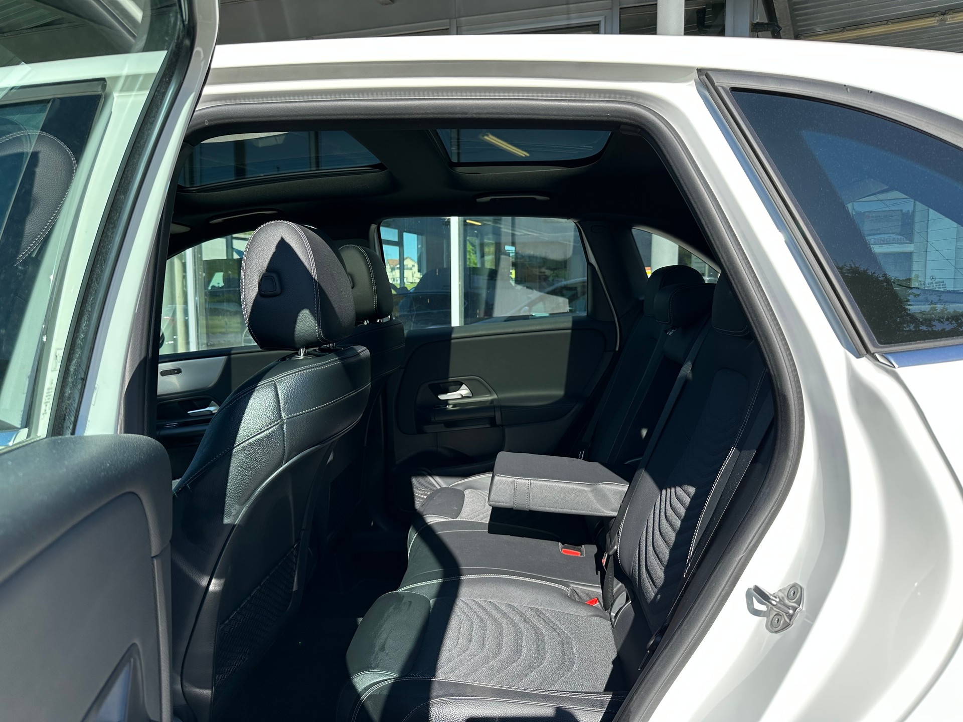 MERCEDES-BENZ B 220 4Matic Style 7G-DCT-image-5