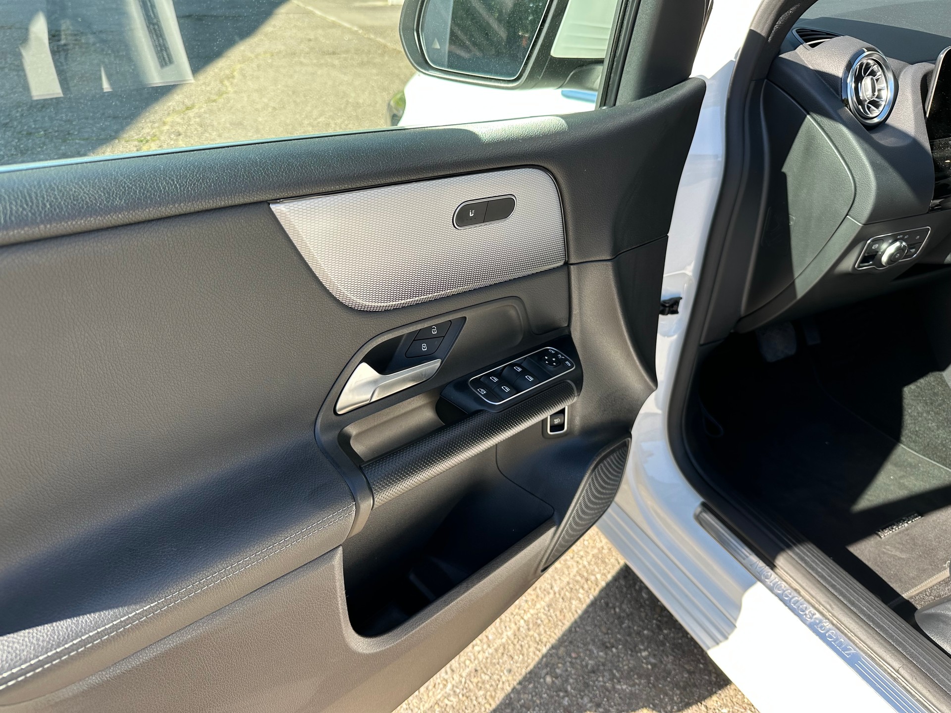 MERCEDES-BENZ B 220 4Matic Style 7G-DCT-image-8