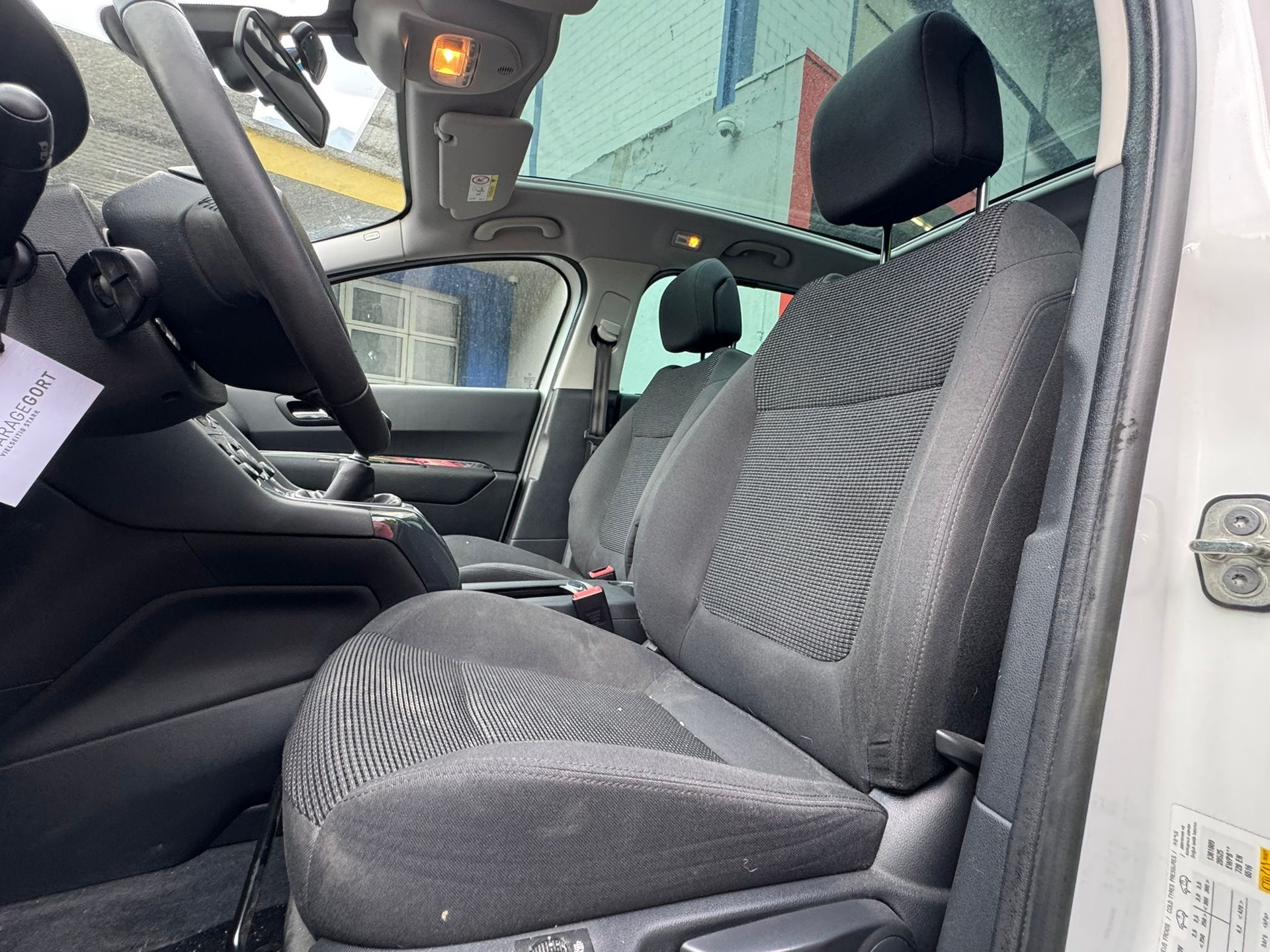 PEUGEOT 5008 2.0 HDI Style-image-10