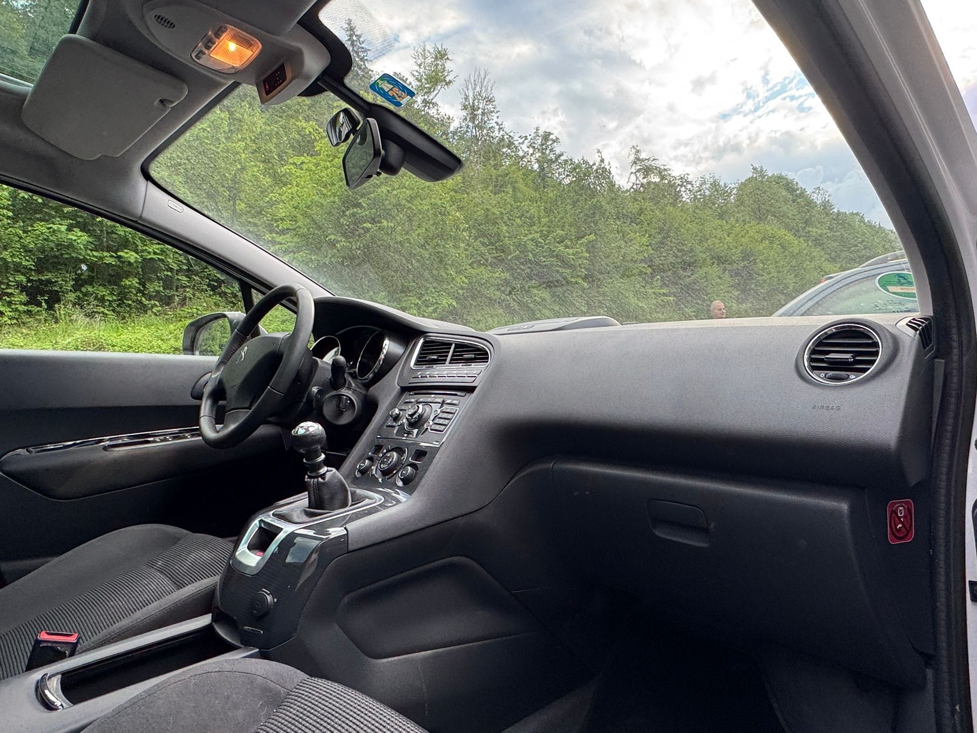 PEUGEOT 5008 2.0 HDI Style-image-3