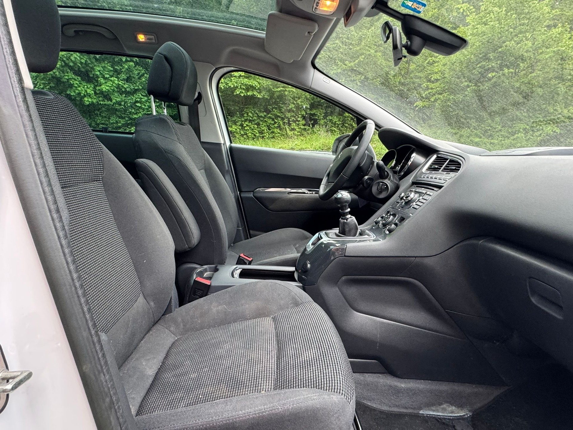 PEUGEOT 5008 2.0 HDI Style-image-6