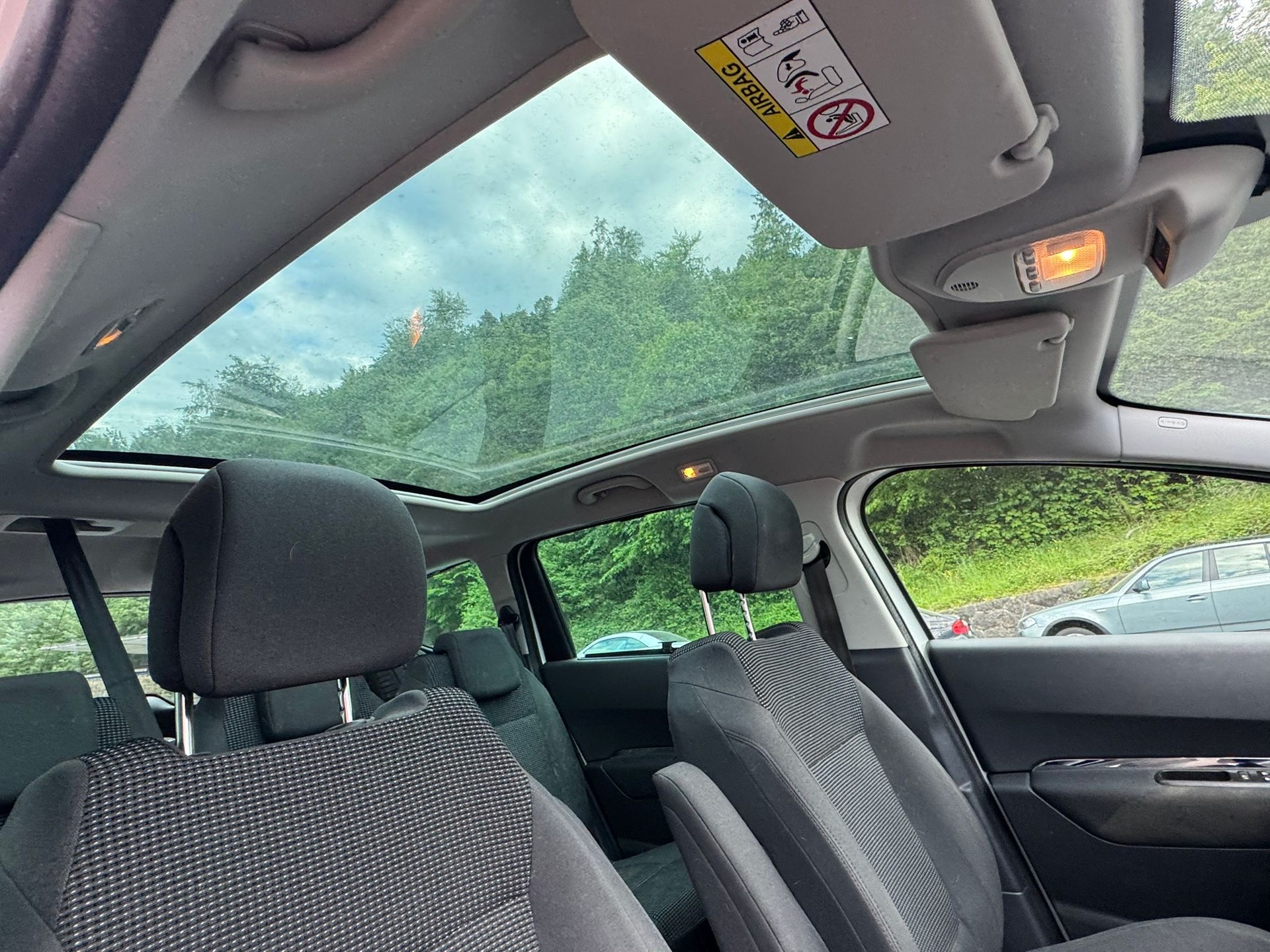 PEUGEOT 5008 2.0 HDI Style-image-14