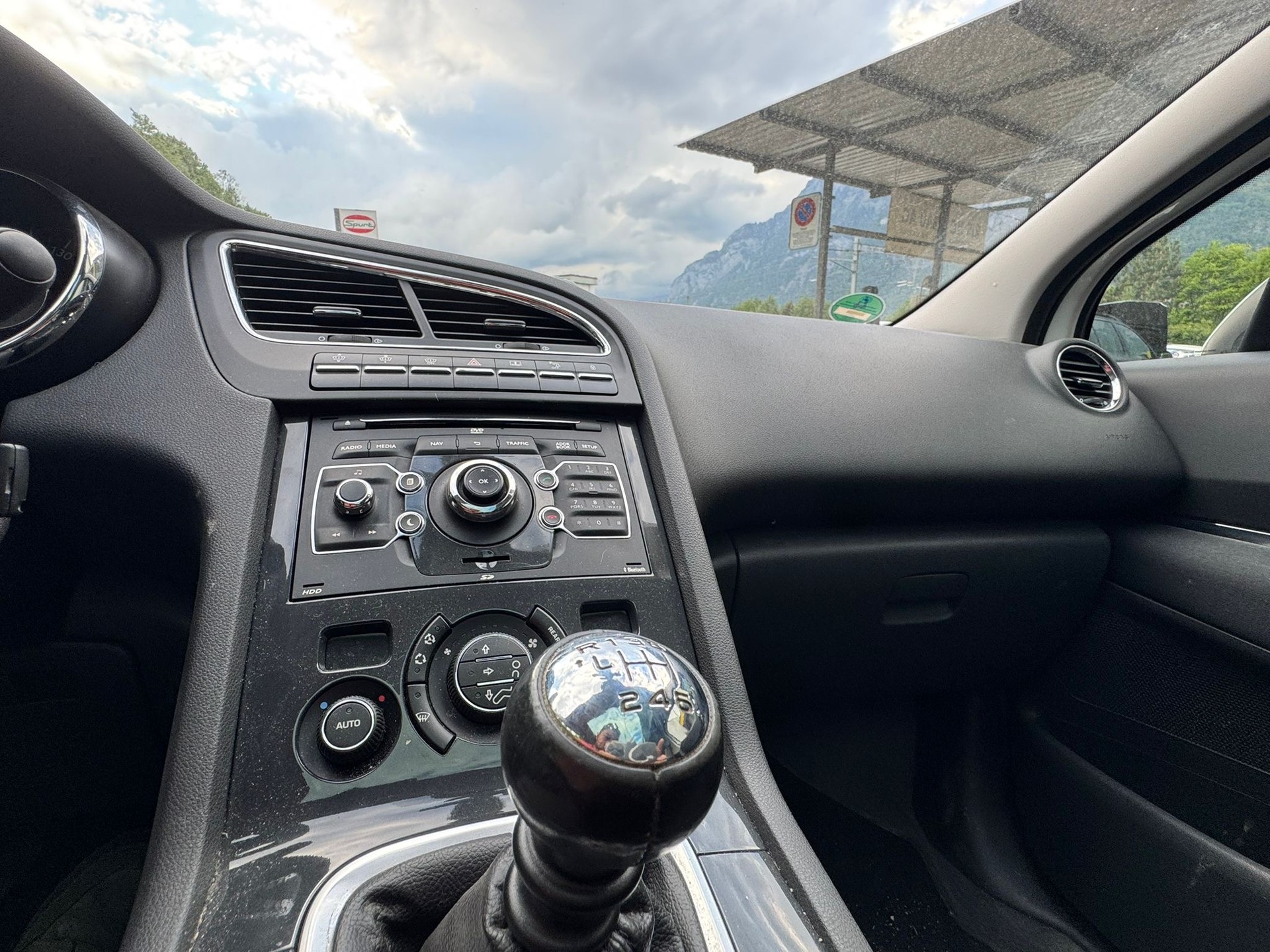 PEUGEOT 5008 2.0 HDI Style-image-12