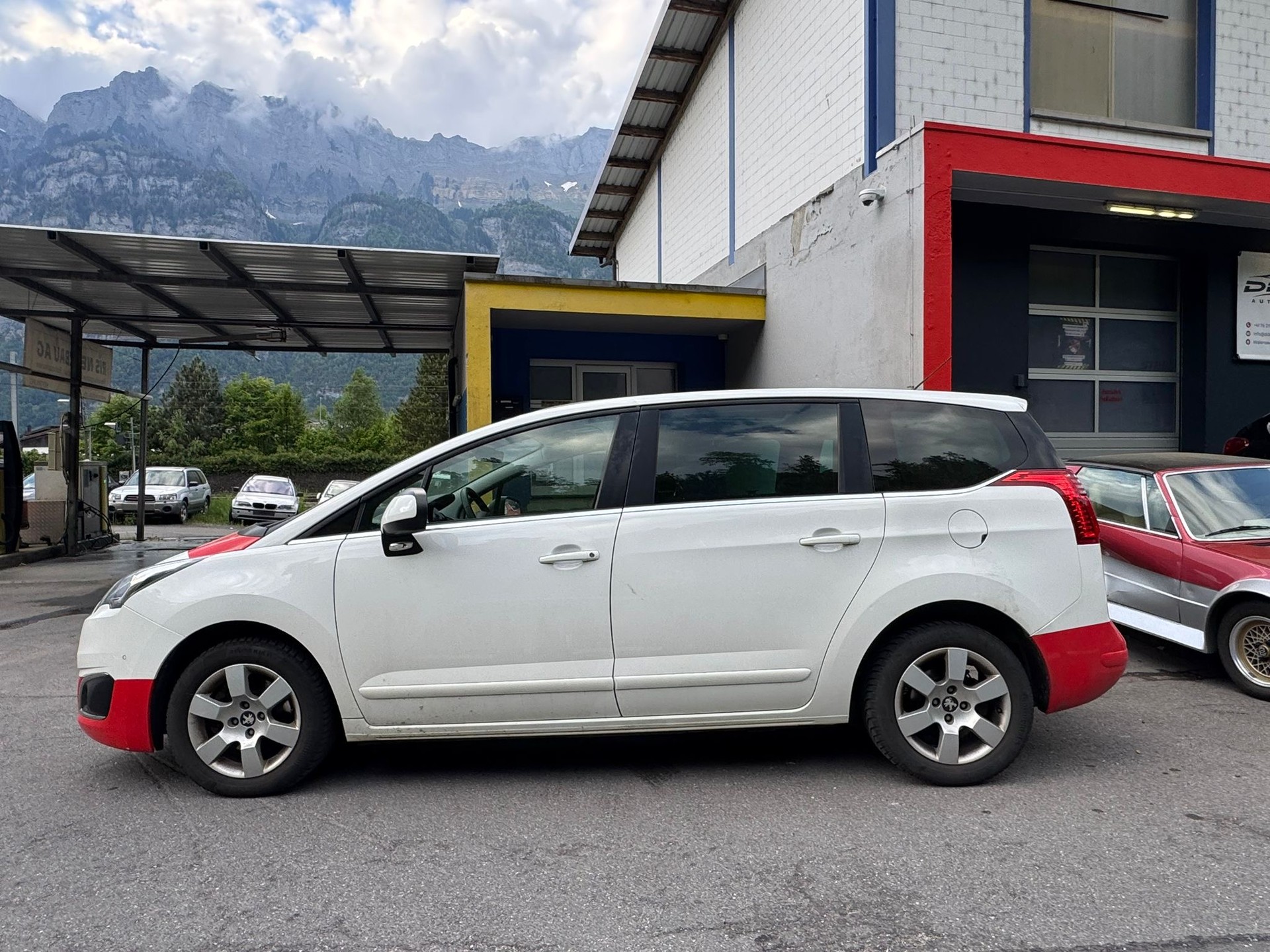 PEUGEOT 5008 2.0 HDI Style-image-1