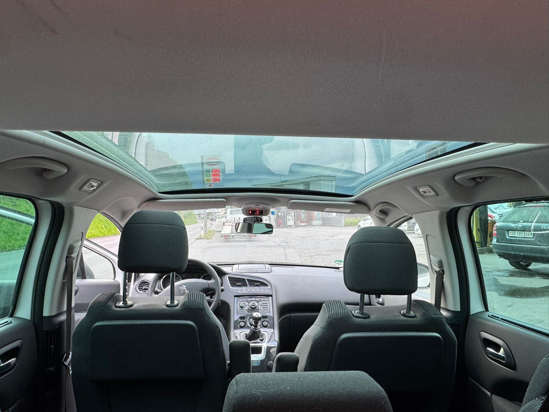 PEUGEOT 5008 2.0 HDI Style-image-13