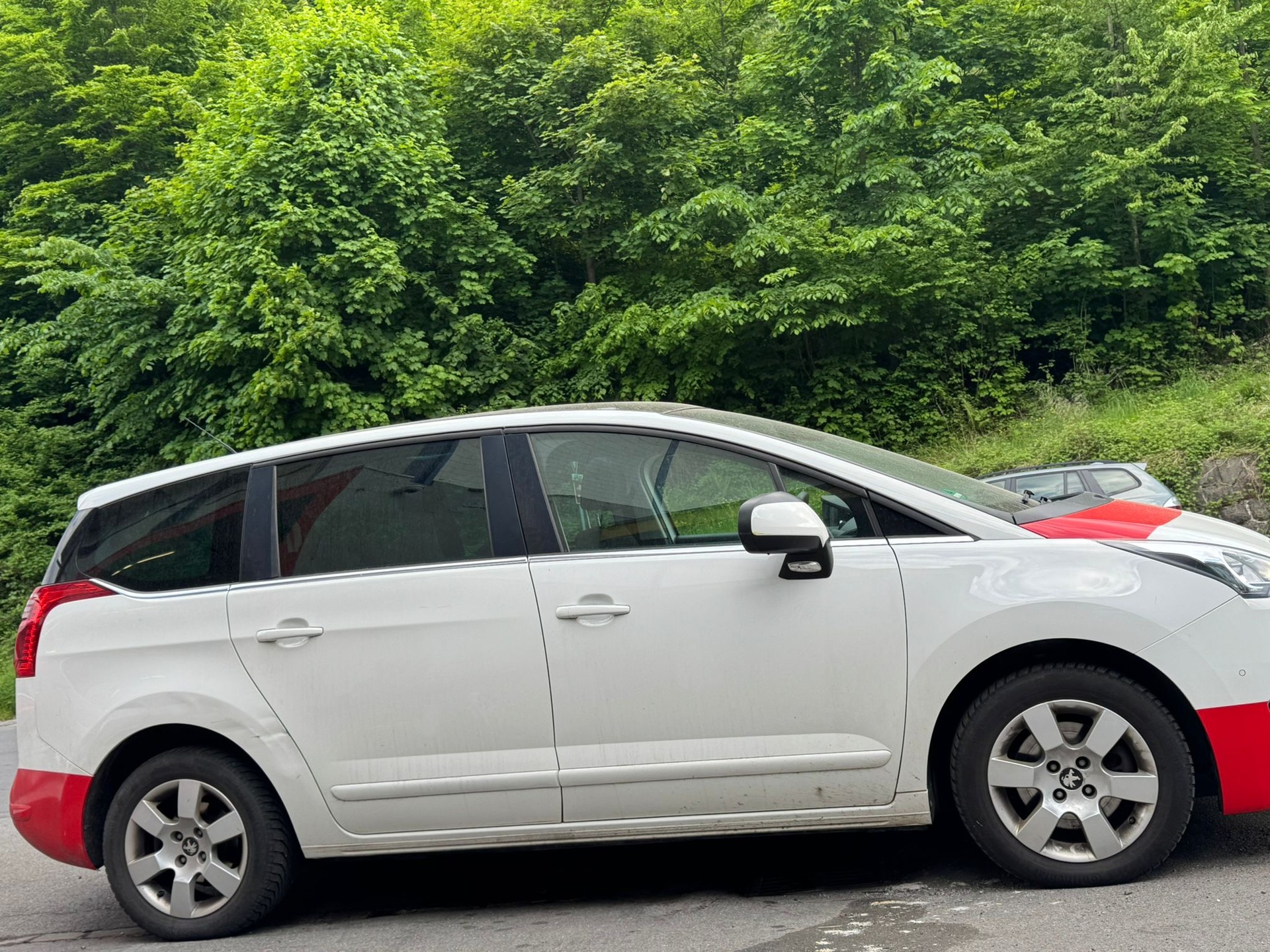 PEUGEOT 5008 2.0 HDI Style-image-2