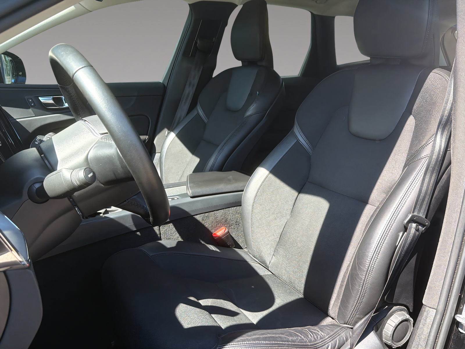 VOLVO XC60 2.0 D4 Momentum AWD-image-5