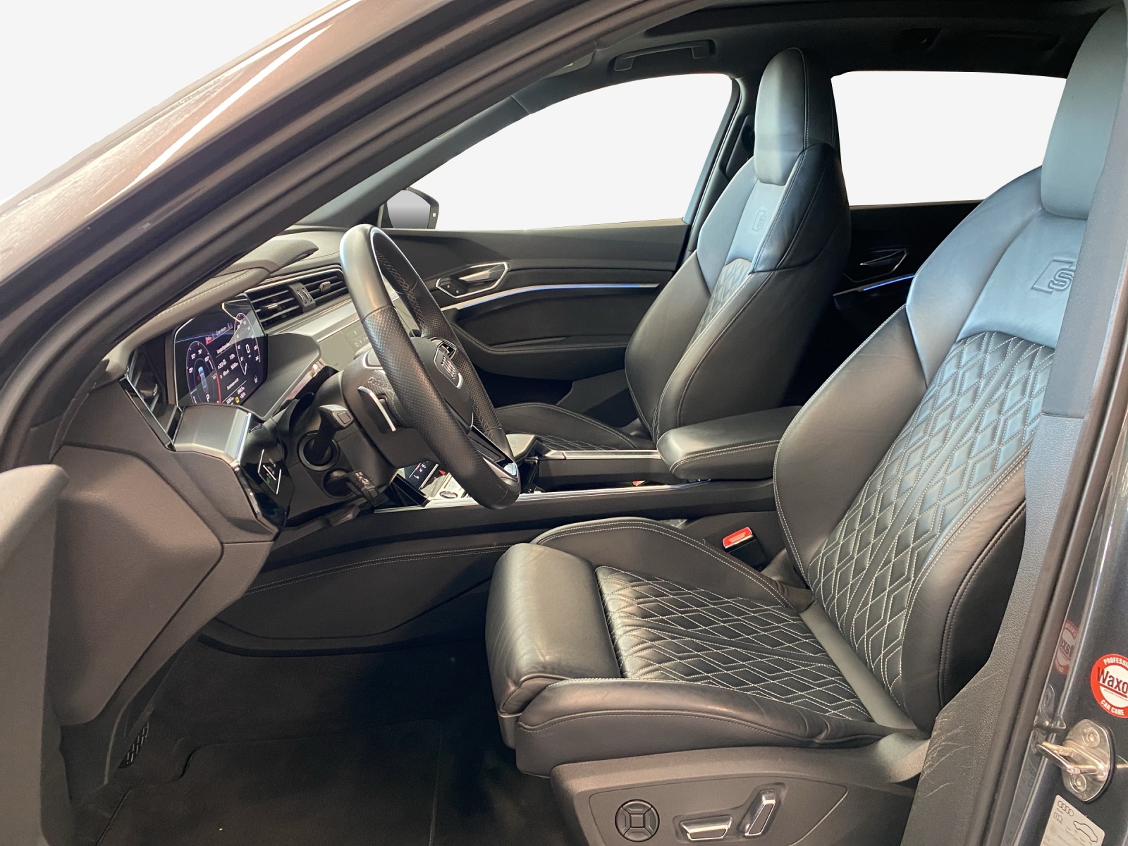 AUDI e-tron S quattro-image-8