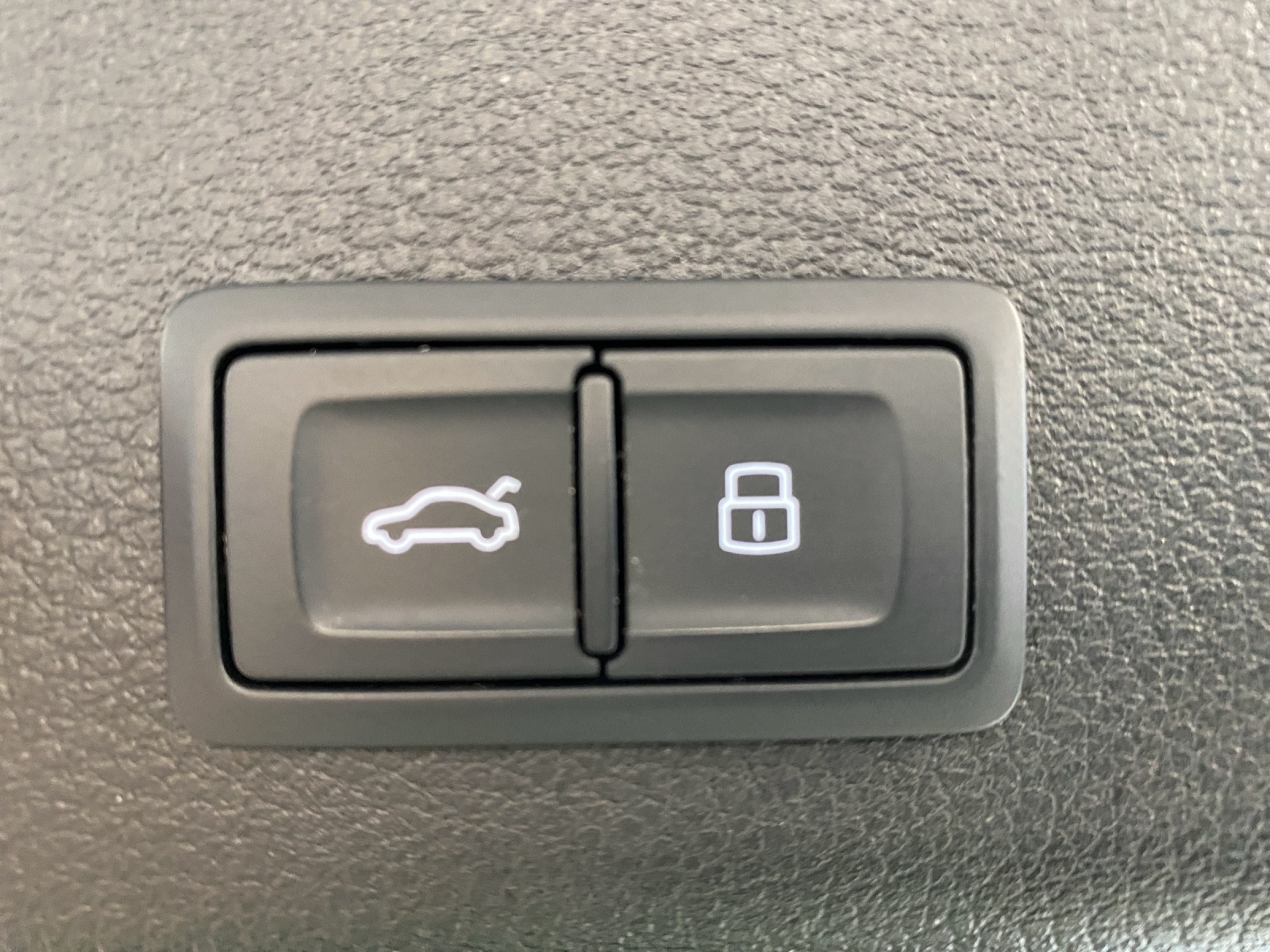 AUDI e-tron S quattro-image-14