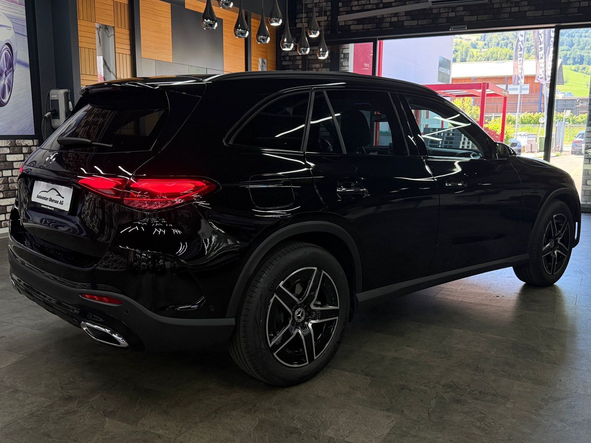 MERCEDES-BENZ GLC 200 4Matic AMG Line 9G-Tronic-image-5
