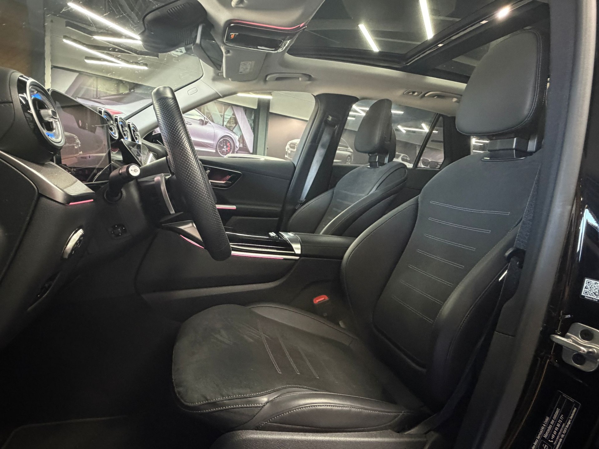 MERCEDES-BENZ GLC 200 4Matic AMG Line 9G-Tronic-image-12