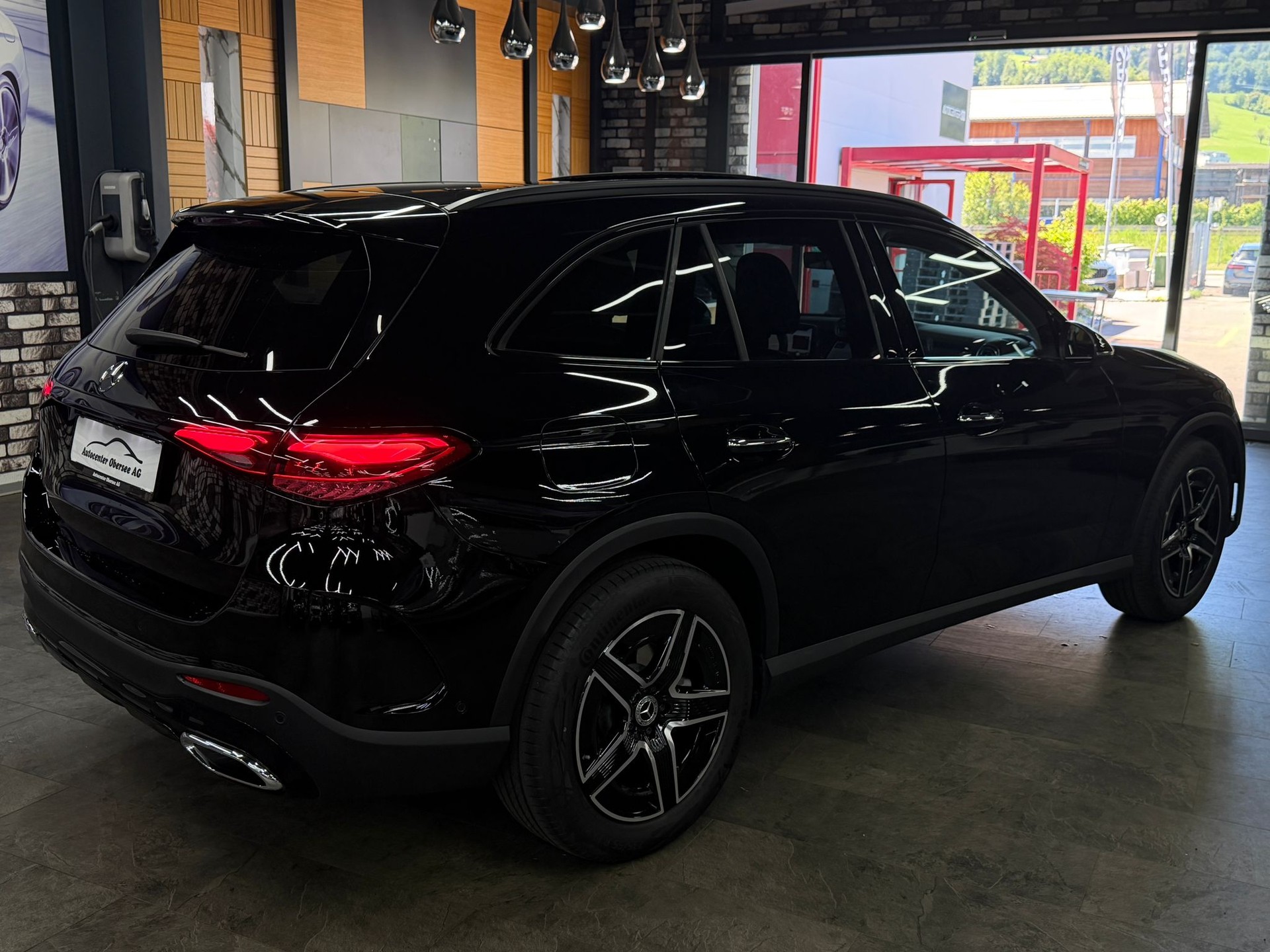 MERCEDES-BENZ GLC 200 4Matic AMG Line 9G-Tronic-image-6