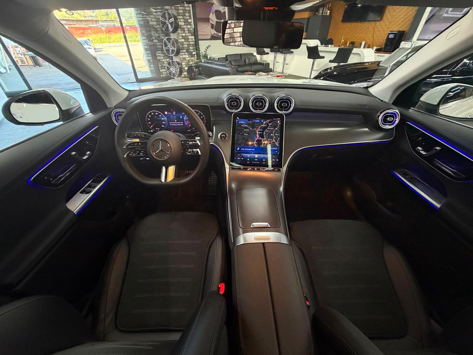 MERCEDES-BENZ GLC 200 4MATIC AMG Line | Panorama | Night Paket | KEYLESS-GO | 9G-TRONIC | MBUX Premium |-image-10