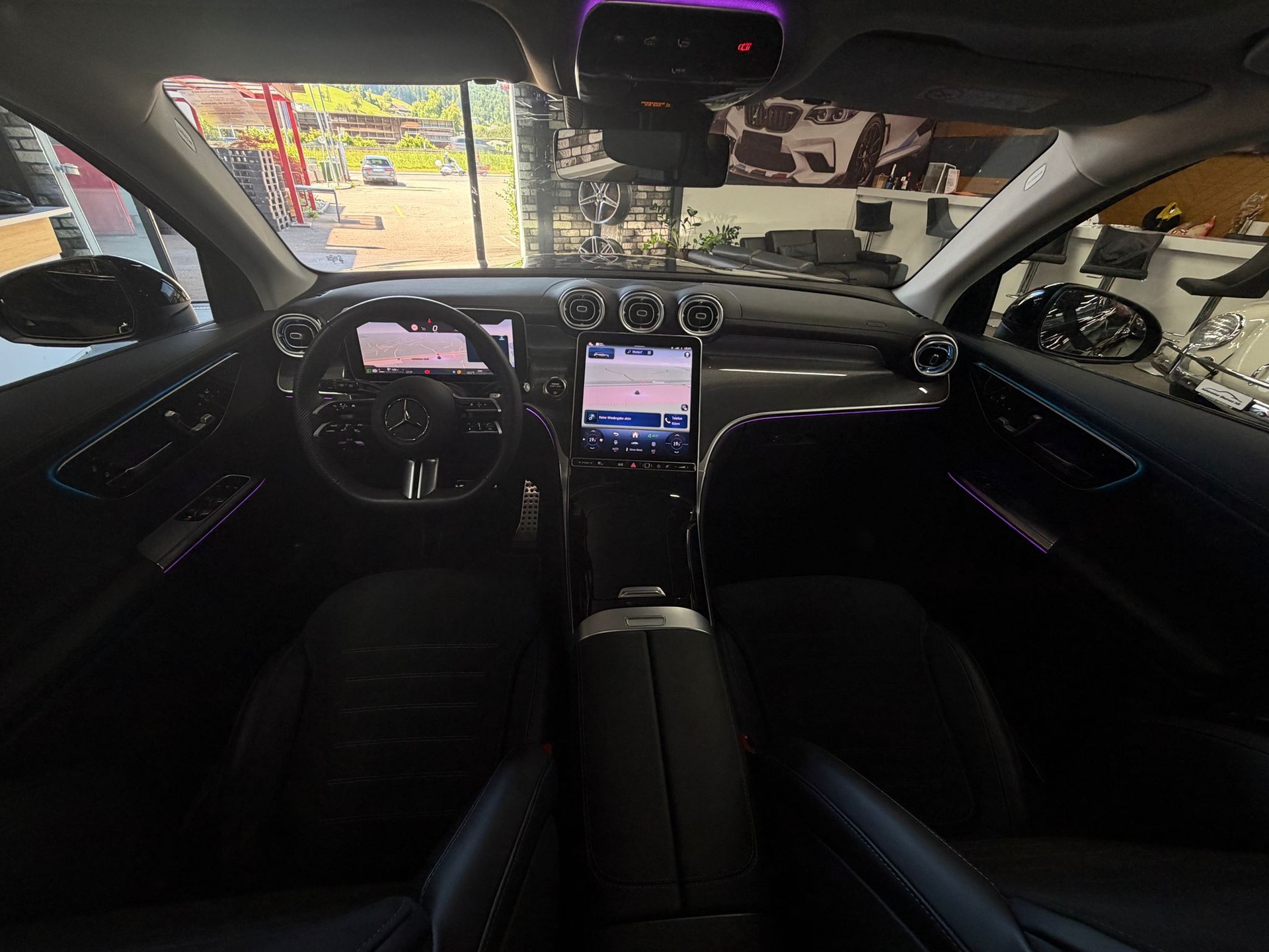 MERCEDES-BENZ GLC 200 4Matic AMG Line 9G-Tronic-image-14