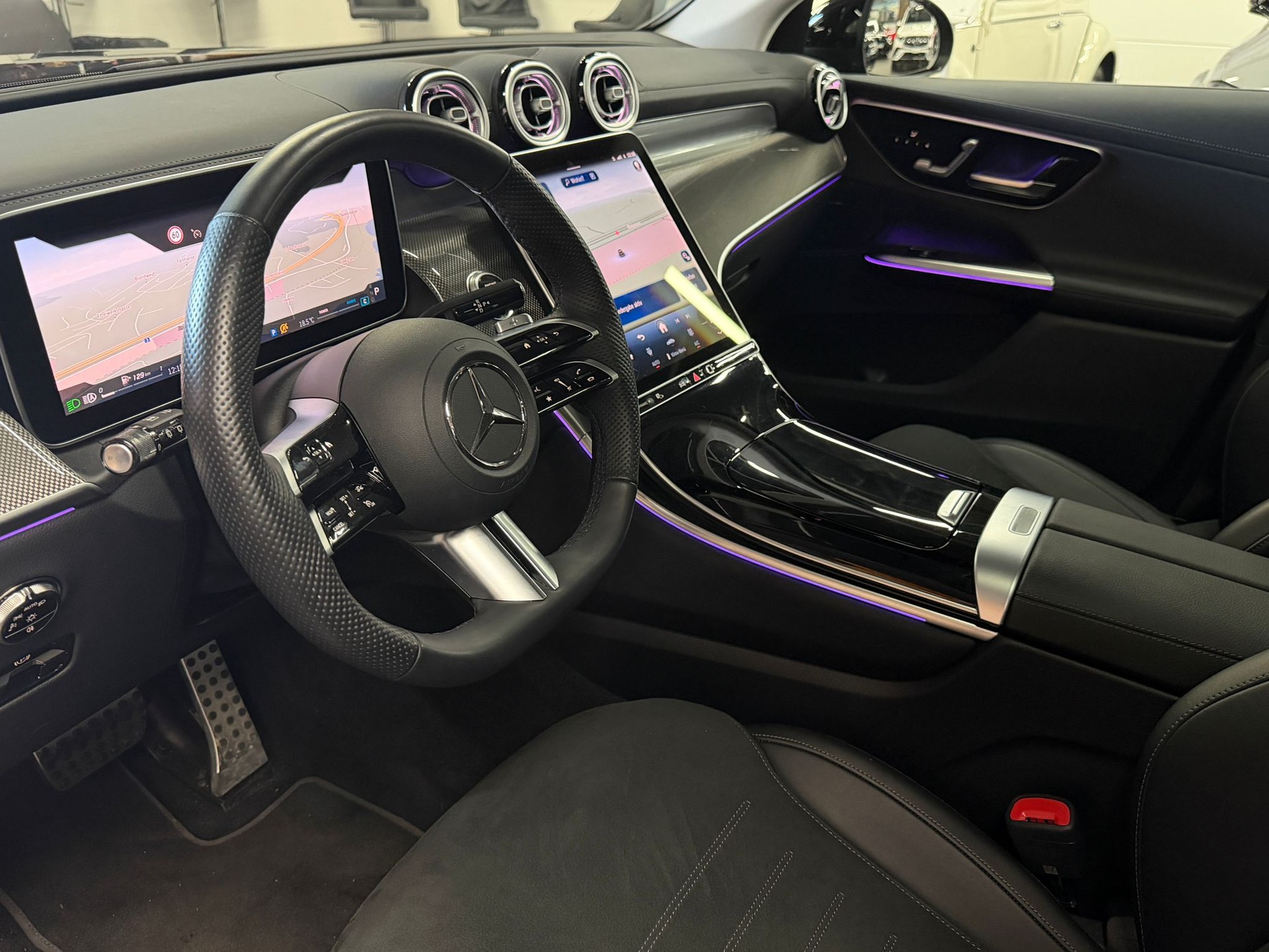 MERCEDES-BENZ GLC 200 4Matic AMG Line 9G-Tronic-image-10