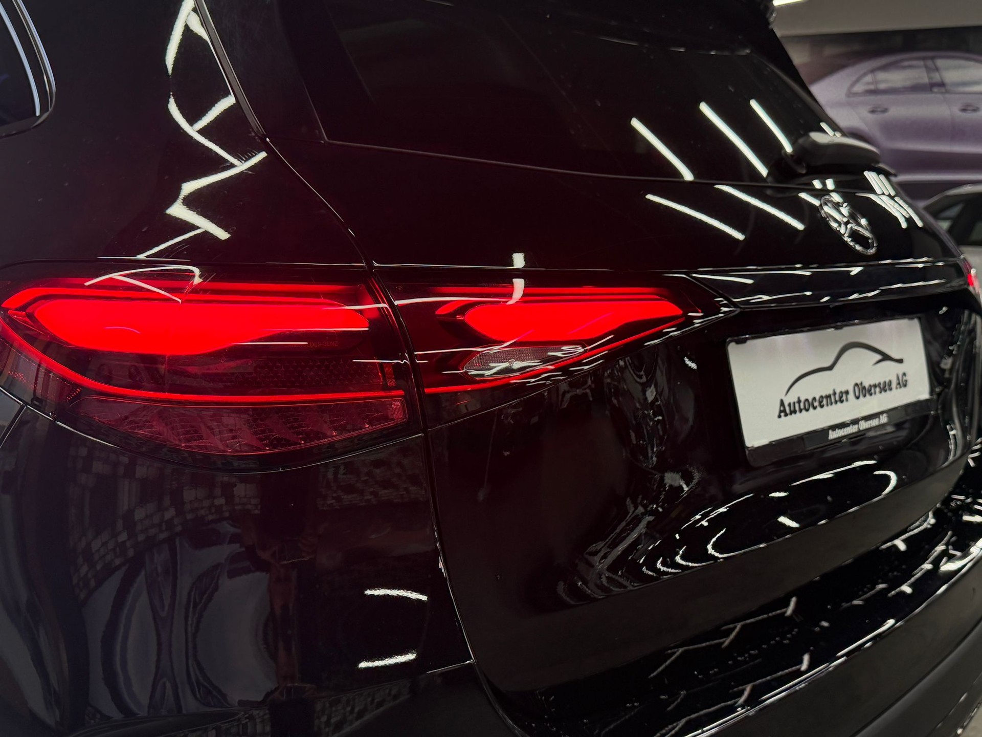 MERCEDES-BENZ GLC 200 4Matic AMG Line 9G-Tronic-image-8