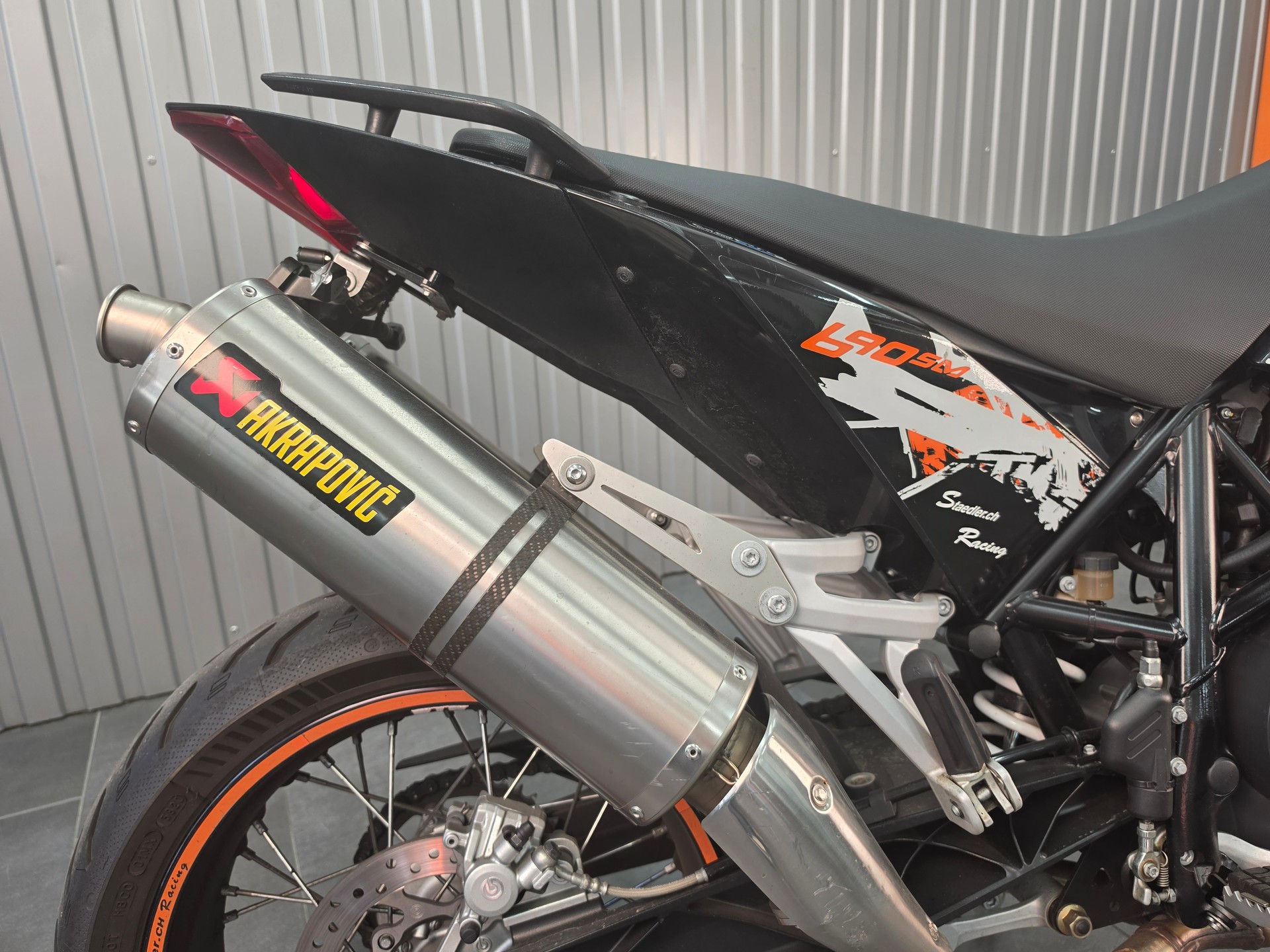 KTM 690 SM-showroom-element-1