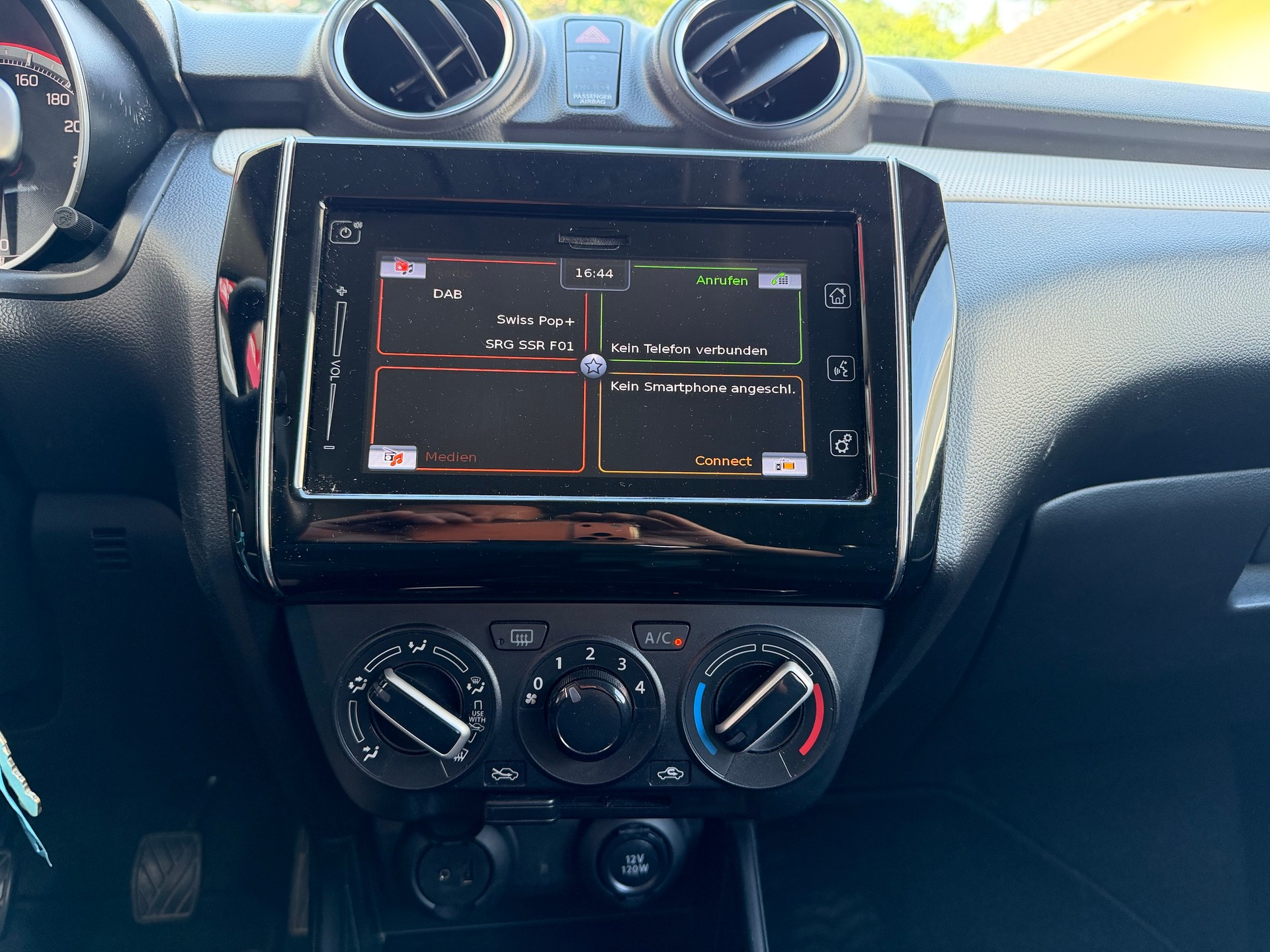 SUZUKI Swift 1.2i Tradizio Allgrip 4x4-image-10