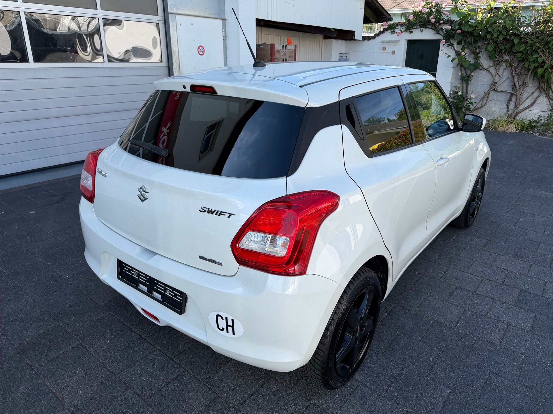 SUZUKI Swift 1.2i Tradizio Allgrip 4x4-image-6