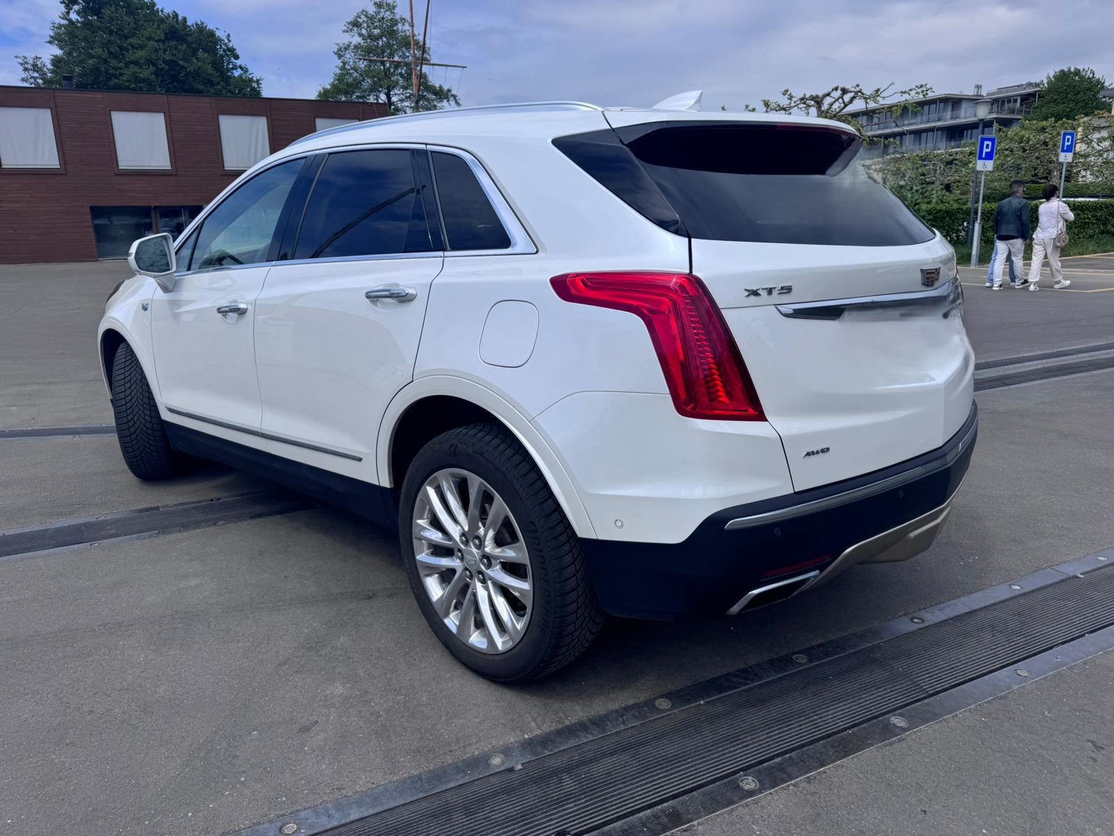 CADILLAC XT5 3.6 V6 Platinum AWD-showroom-element-2
