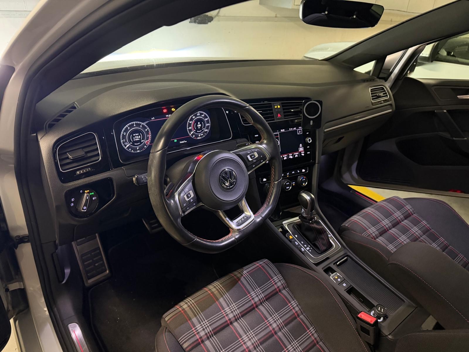 VW VW Golf 7 GTI 2.0 TSI-image-3