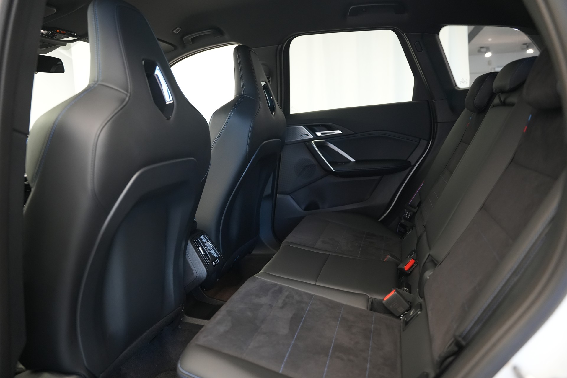 BMW X1 xDrive M35i *LED* *Komfortzugang*-image-14