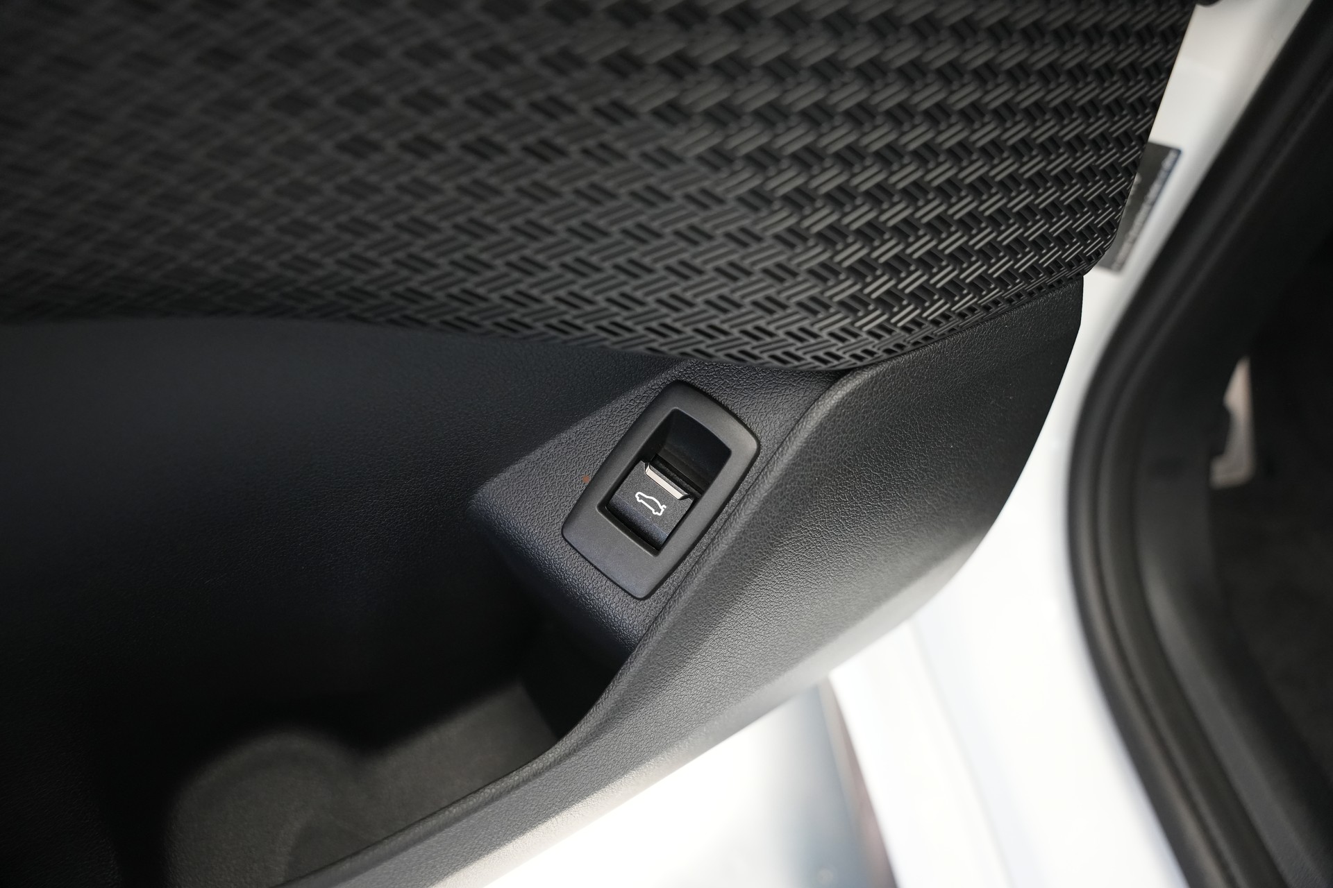 BMW X1 xDrive M35i *LED* *Komfortzugang*-image-17