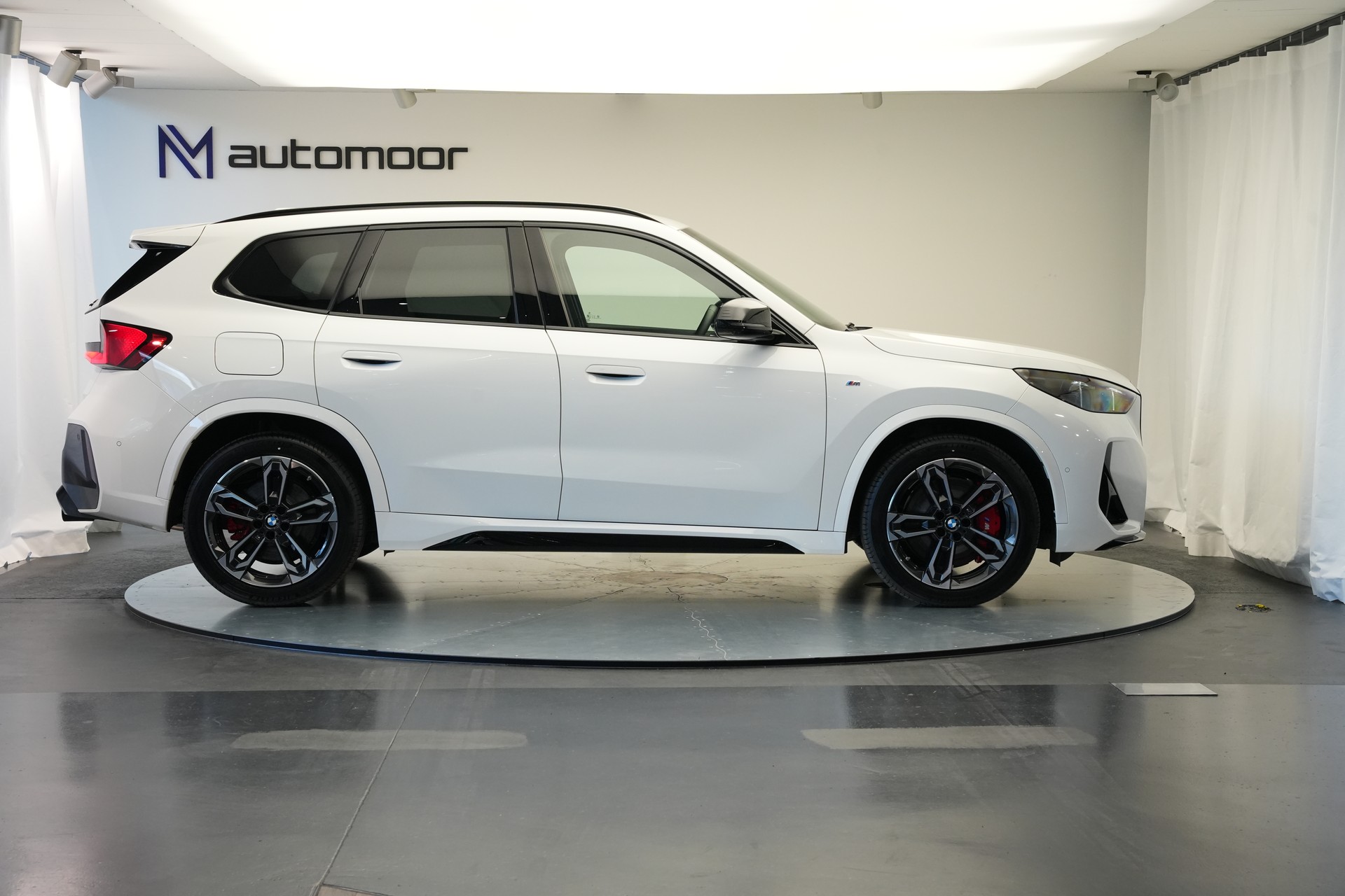 BMW X1 xDrive M35i *LED* *Komfortzugang*-showroom-element-3