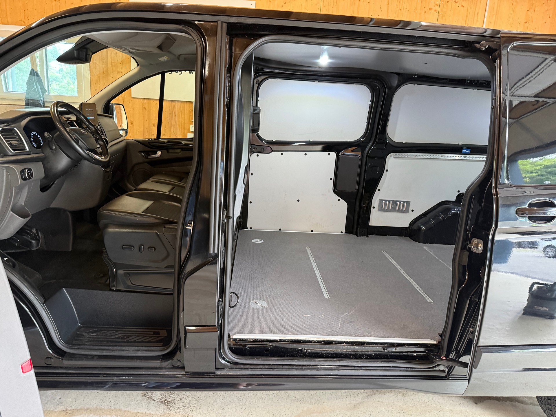 FORD Transit Custom Van 320 L2H1 Sport-image-11