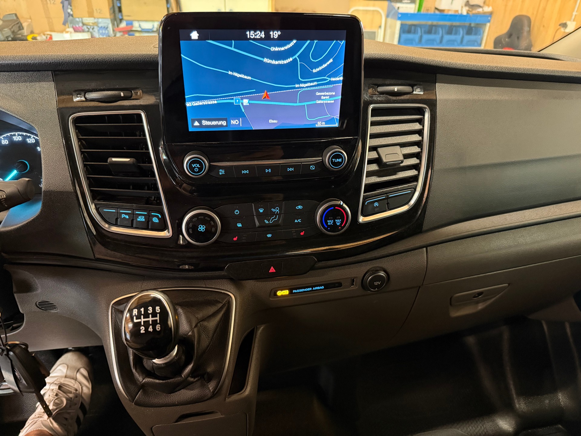 FORD Transit Custom Van 320 L2H1 Sport-image-9