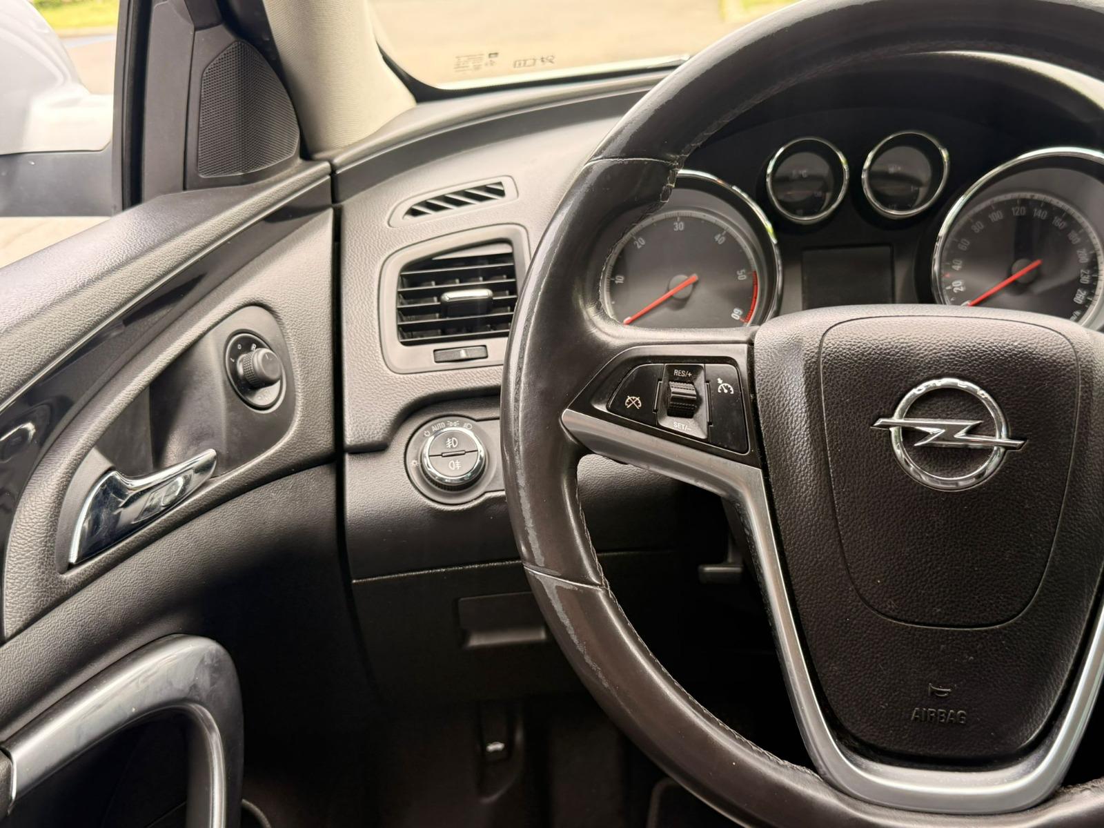 OPEL Insignia 2.0 CDTI Edition Automatic-image-18