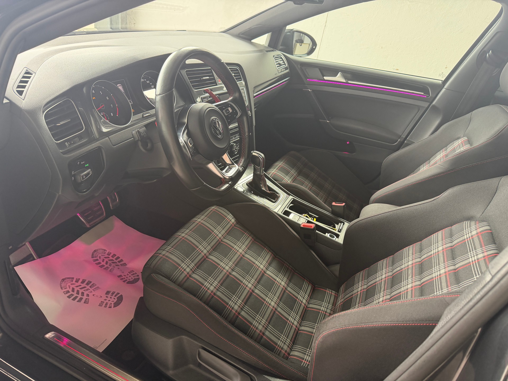 VW Golf 2.0 TSI GTI Performance-image-6