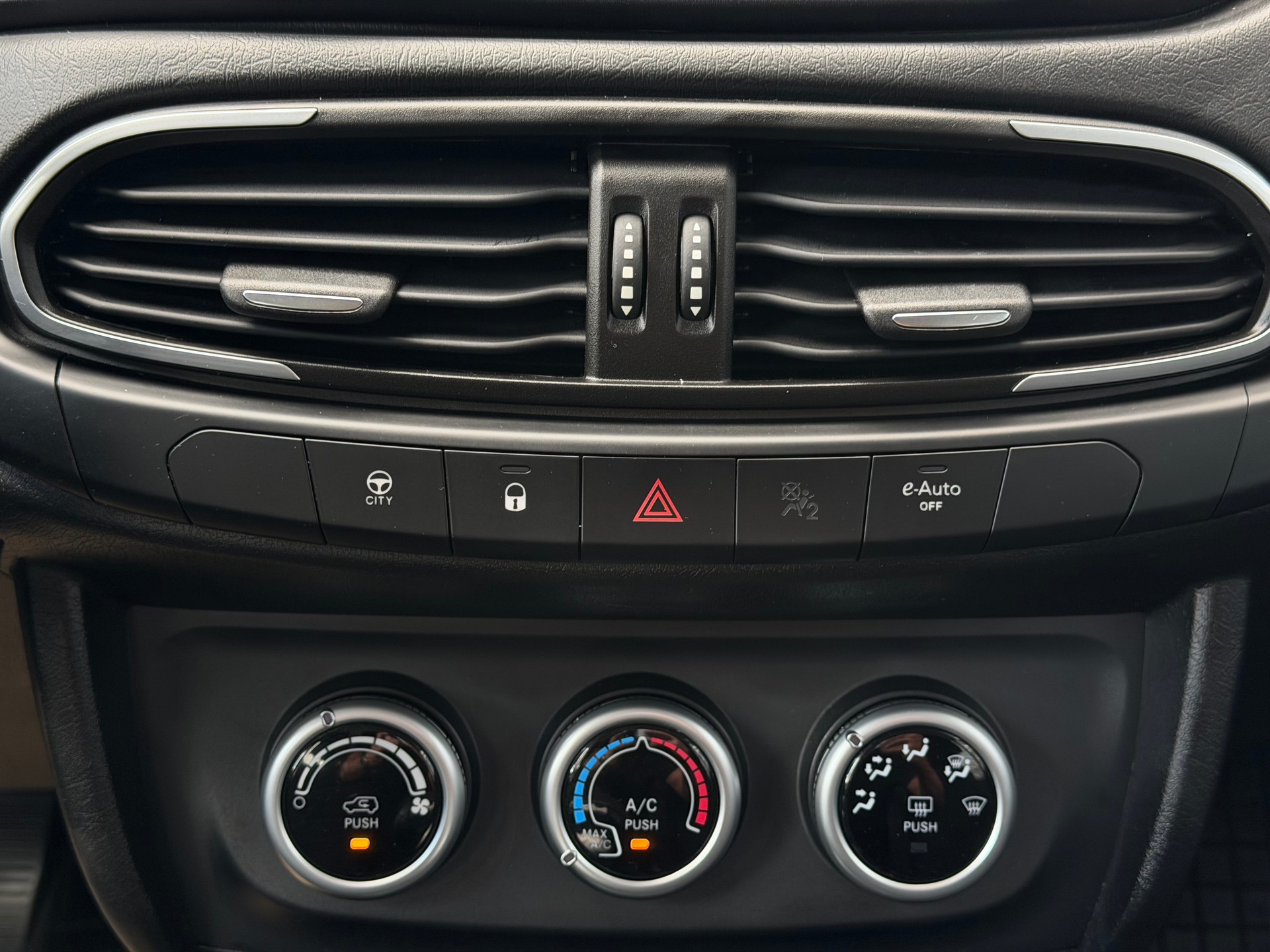 FIAT Tipo Hybrid 1.5 Cult-image-17