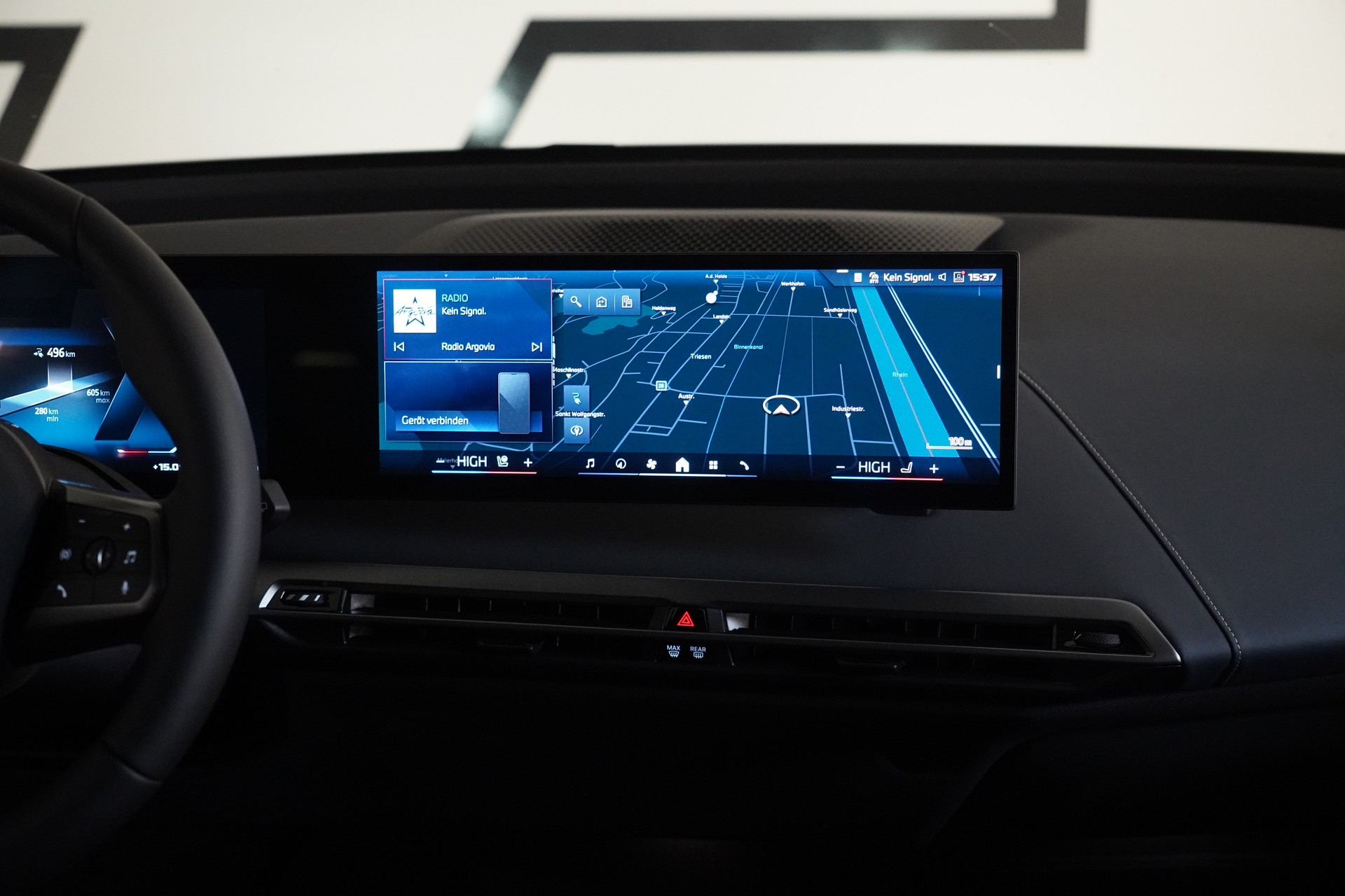 BMW iX M70 xDrive-image-18