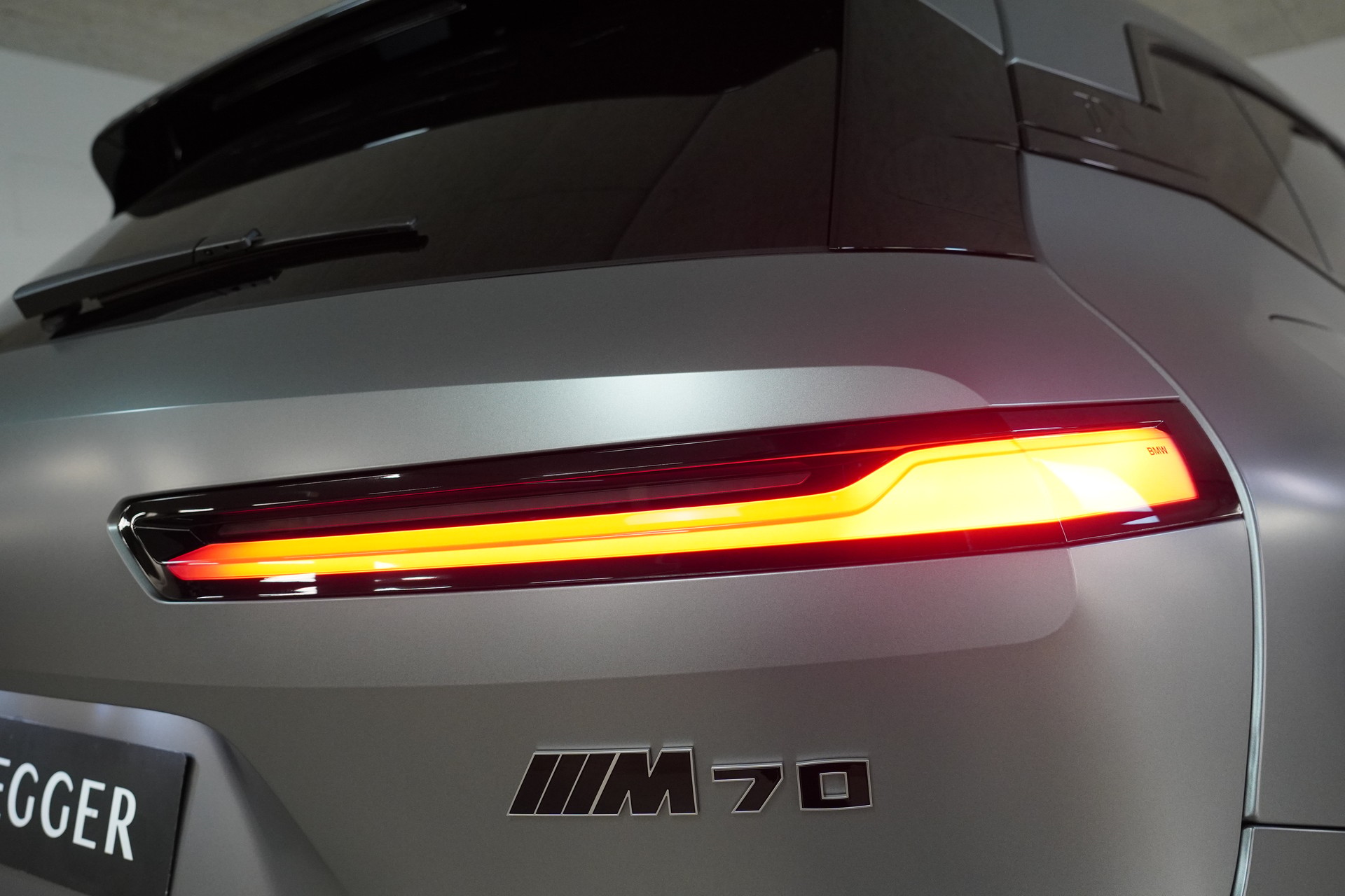 BMW iX M70 xDrive-image-15