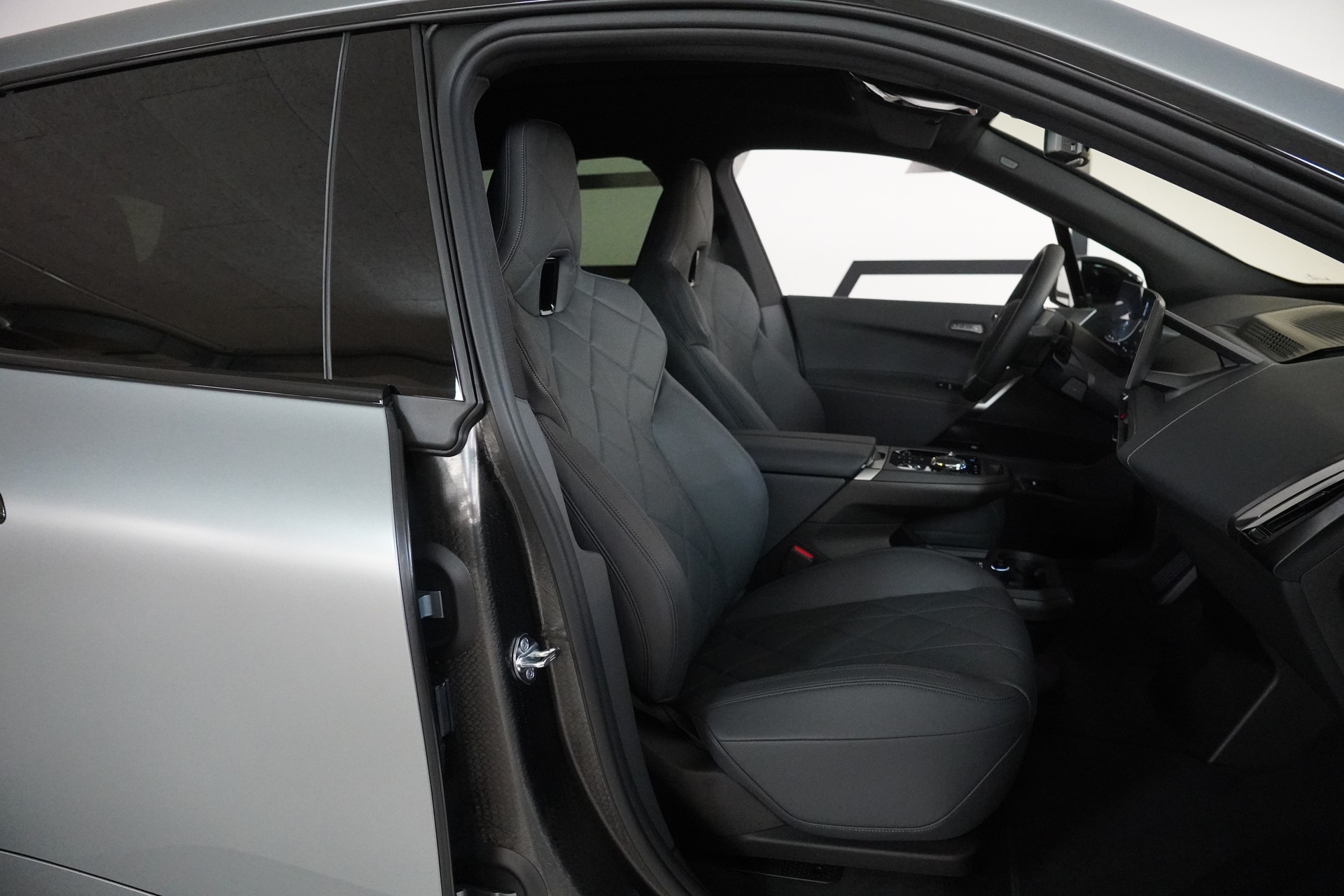 BMW iX M70 xDrive-image-14