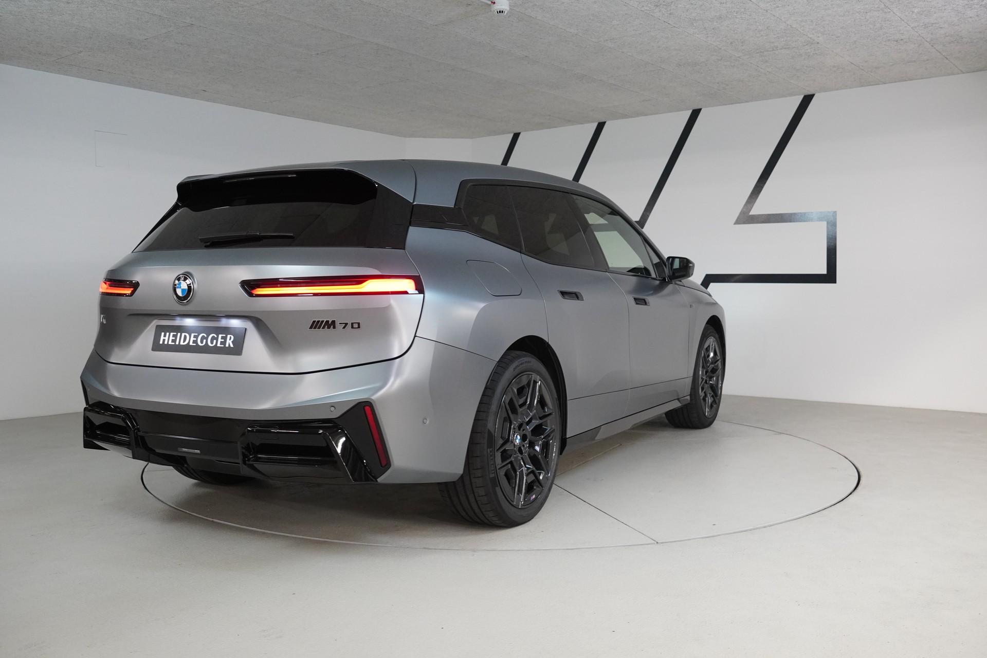 BMW iX M70 xDrive-image-6