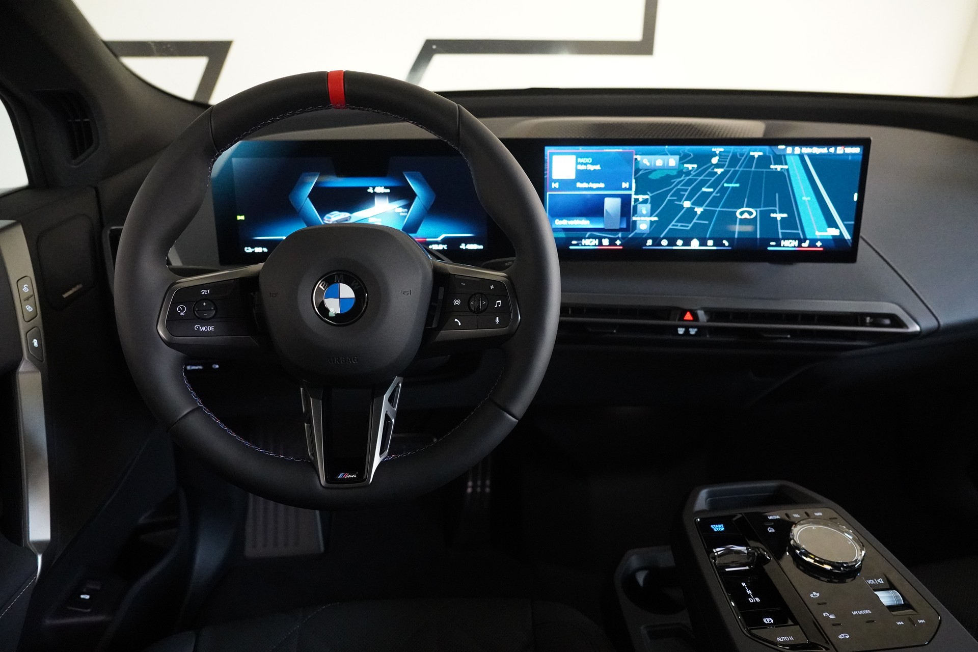 BMW iX M70 xDrive-image-20
