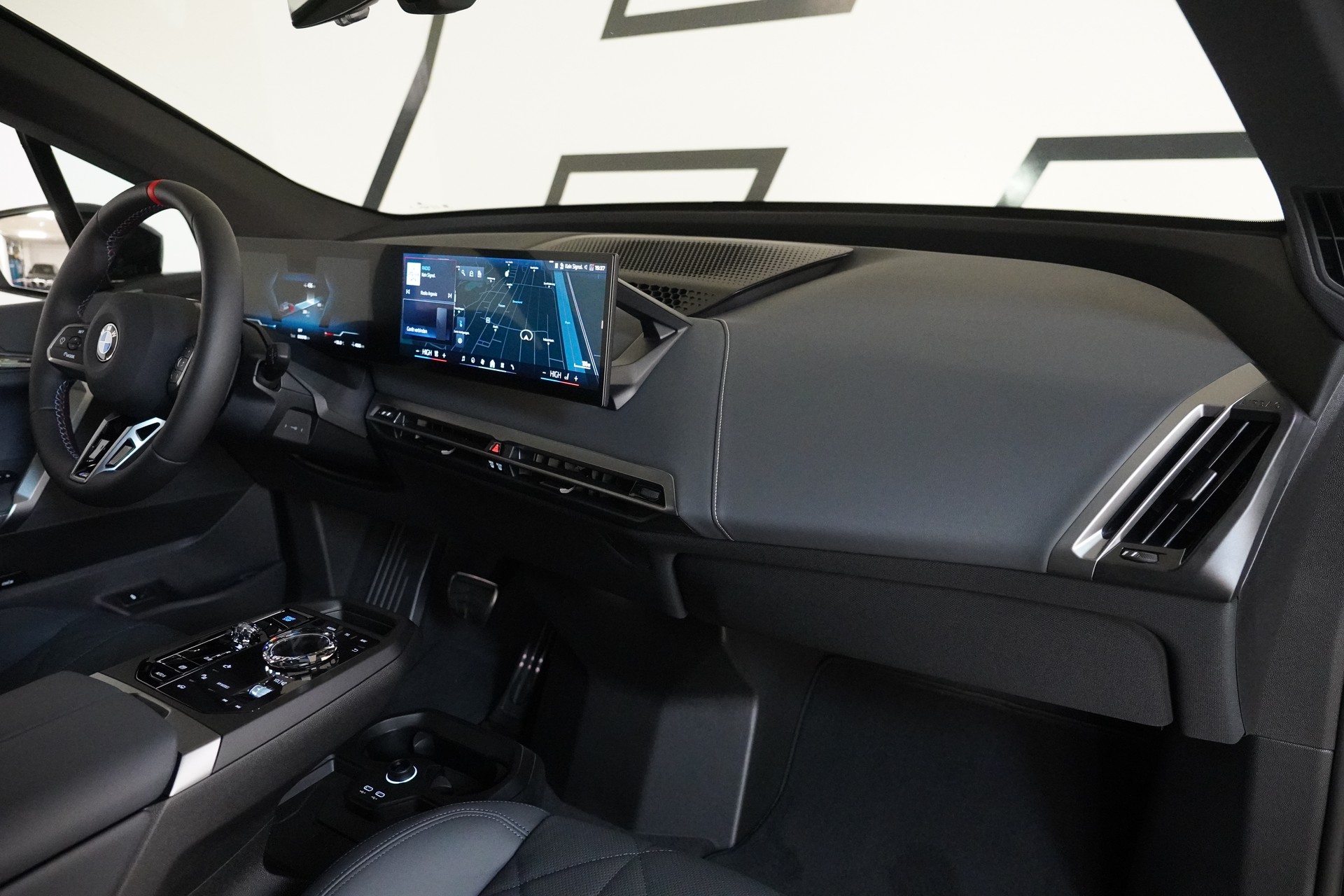 BMW iX M70 xDrive-image-16