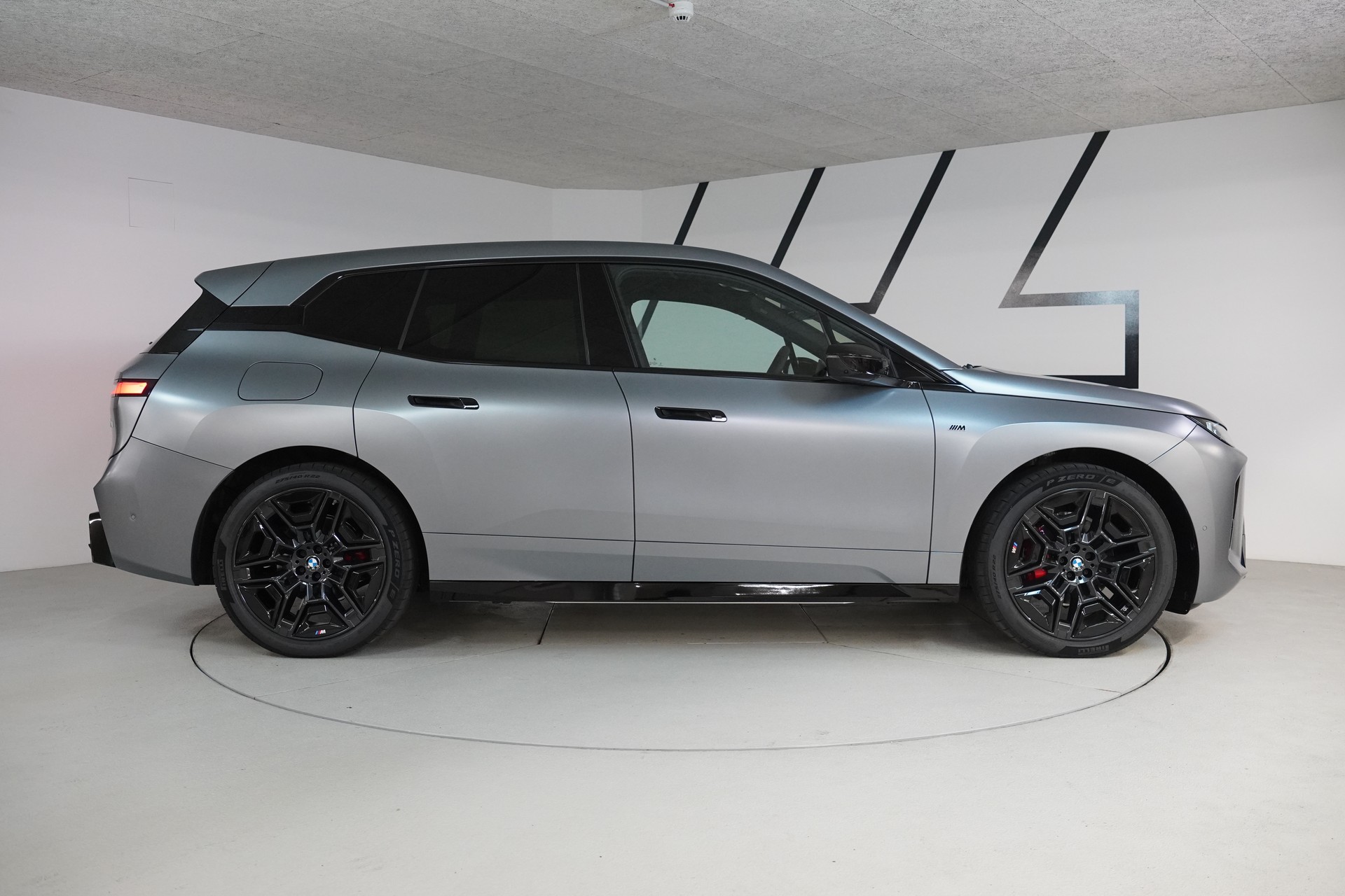 BMW iX M70 xDrive-image-7