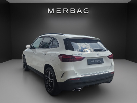 MERCEDES-BENZ GLA 220 4Matic 8G-DCT-image-3