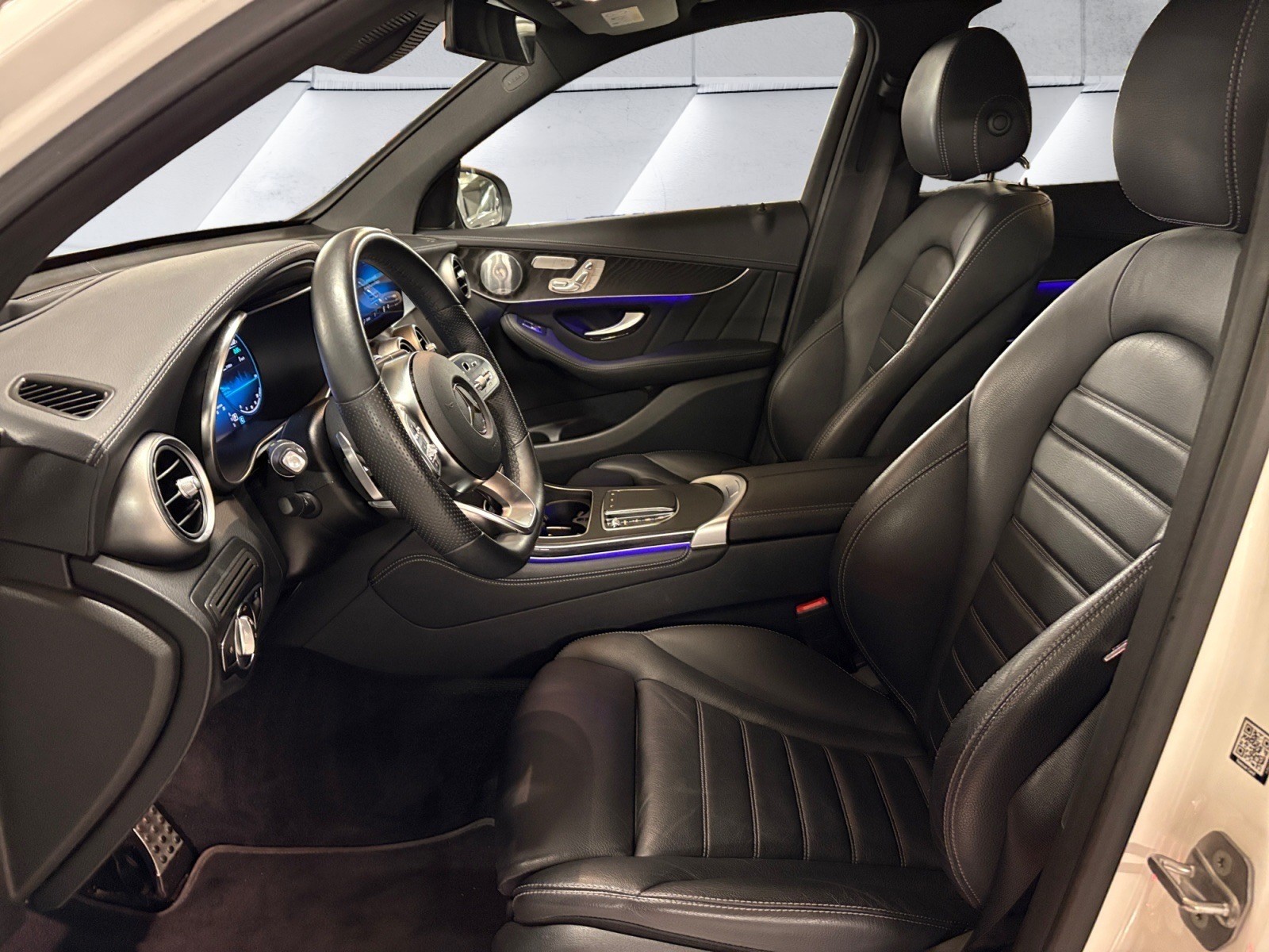 MERCEDES-BENZ GLC 200 AMG Line 4Matic 9G-Tronic-image-12