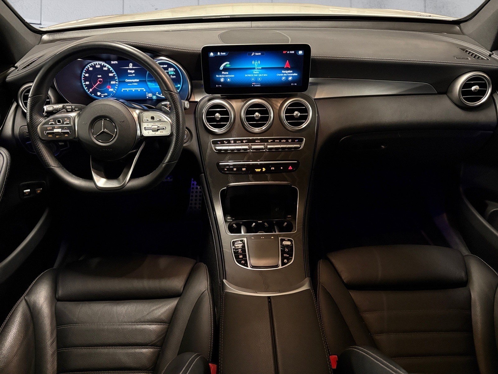 MERCEDES-BENZ GLC 200 AMG Line 4Matic 9G-Tronic-image-11
