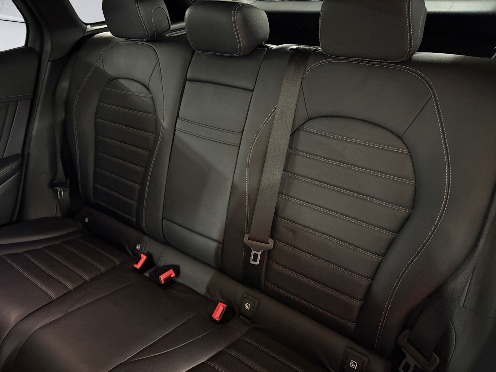 MERCEDES-BENZ GLC 200 AMG Line 4Matic 9G-Tronic-image-14